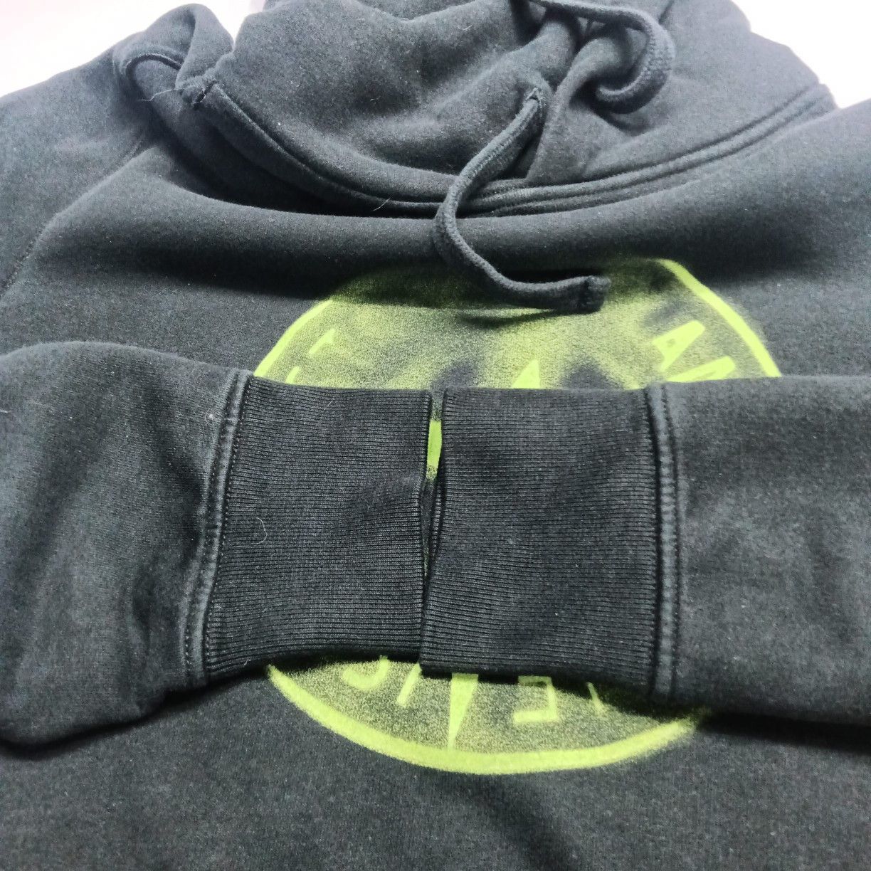 Stone Island Stone Island Neon Logo Print Hoodie Size L Size US L / EU 52-54 / 3 - 11 Thumbnail