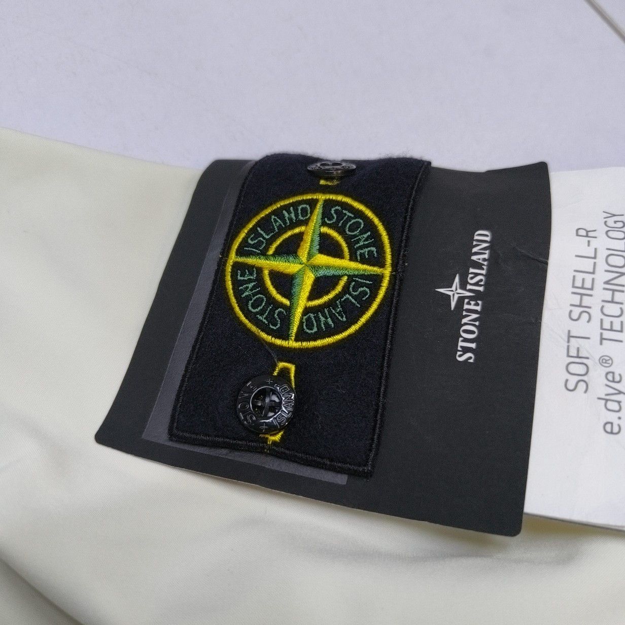 Stone Island Stone Island Soft Shell-R Hooded Jacket White Size M Size US M / EU 48-50 / 2 - 4 Thumbnail