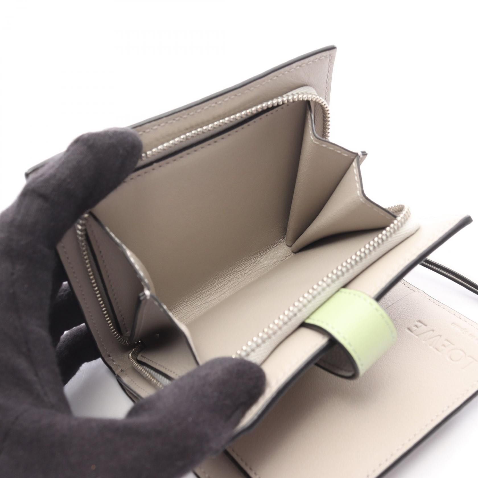 Loewe Loewe Loewe Anagram Leather Bifold Wallet Leather Short Wallet 0011293990 DUTY FREE for USA Size ONE SIZE - 4 Thumbnail
