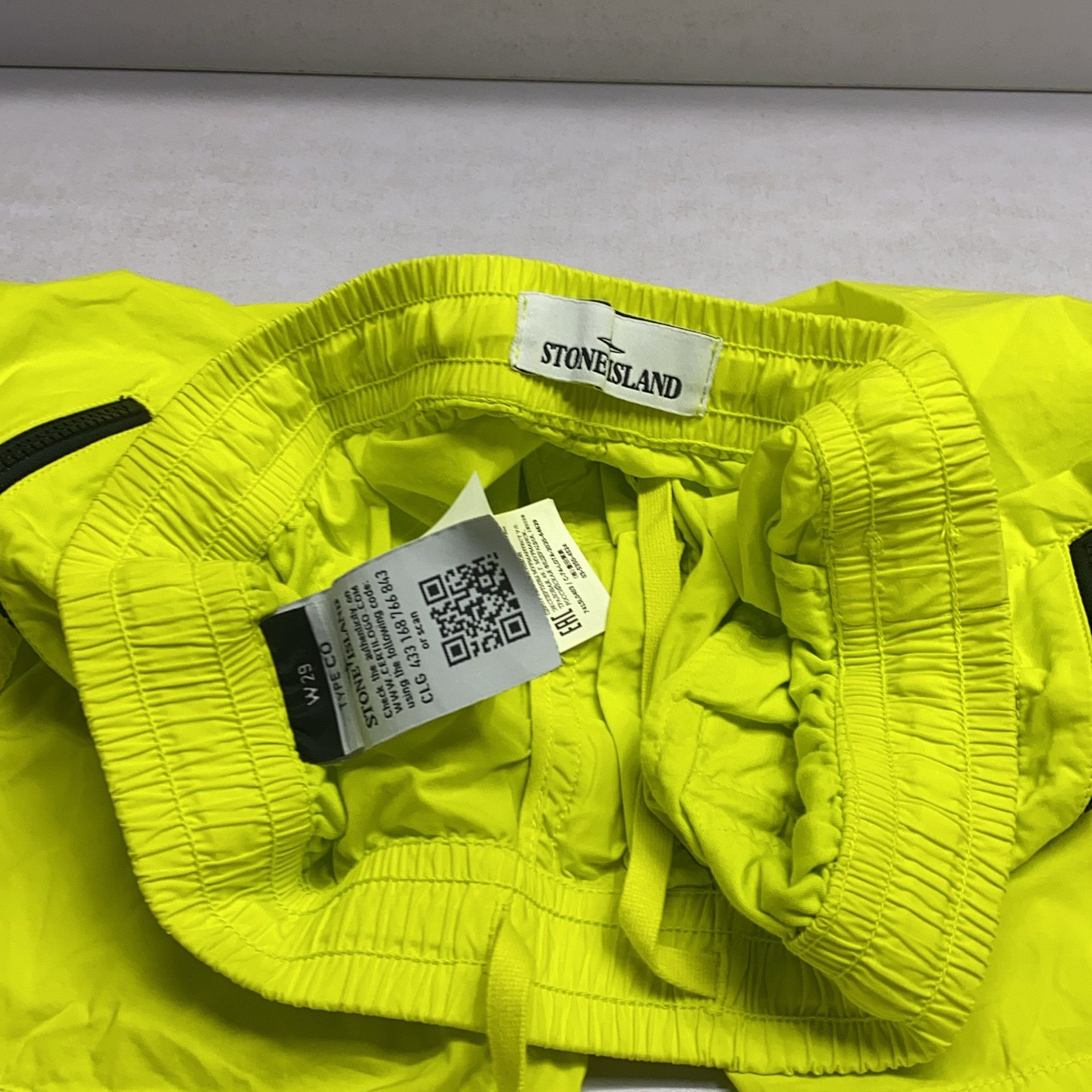 Stone Island Stone Island Nylon Cargo Shorts Size 29 Size US 29 - 9 Thumbnail