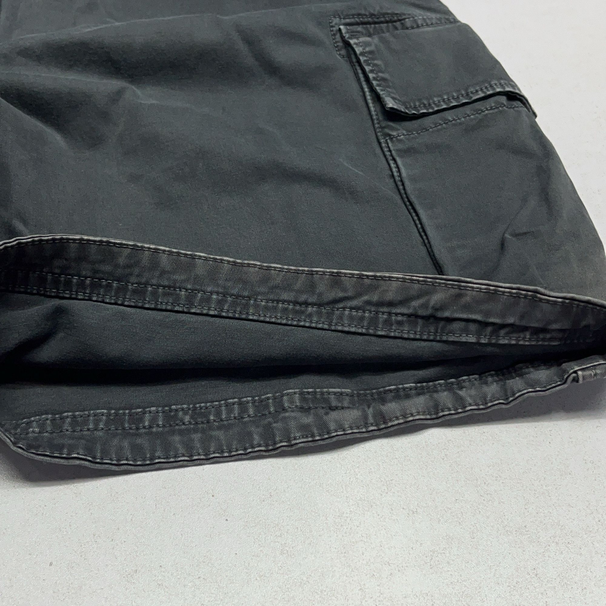 Stone Island Stone Island Logo Patch Cargo Shorts Size 33 Size US 33 - 11 Thumbnail