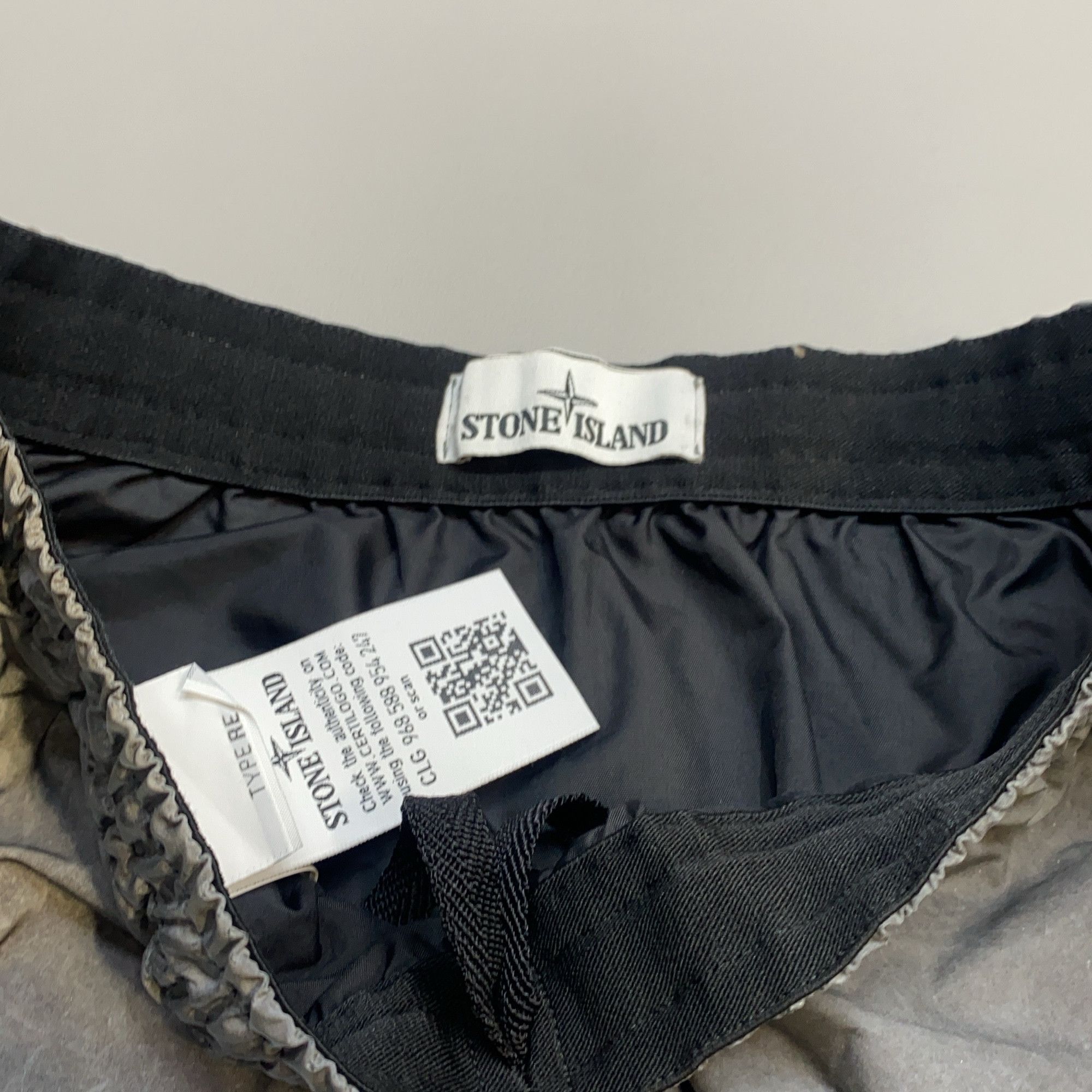 Stone Island Stone Island Plated Reflective Shorts Size 29 Size US 29 - 8 Thumbnail