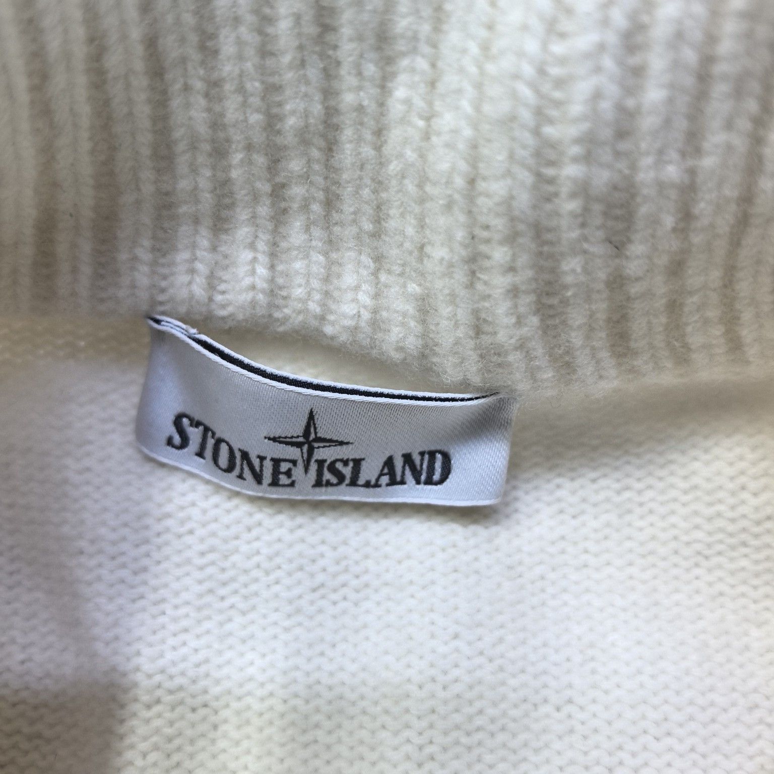 Stone Island Stone Island Compass Logo Button Cardigan Size L Size US L / EU 52-54 / 3 - 3 Thumbnail