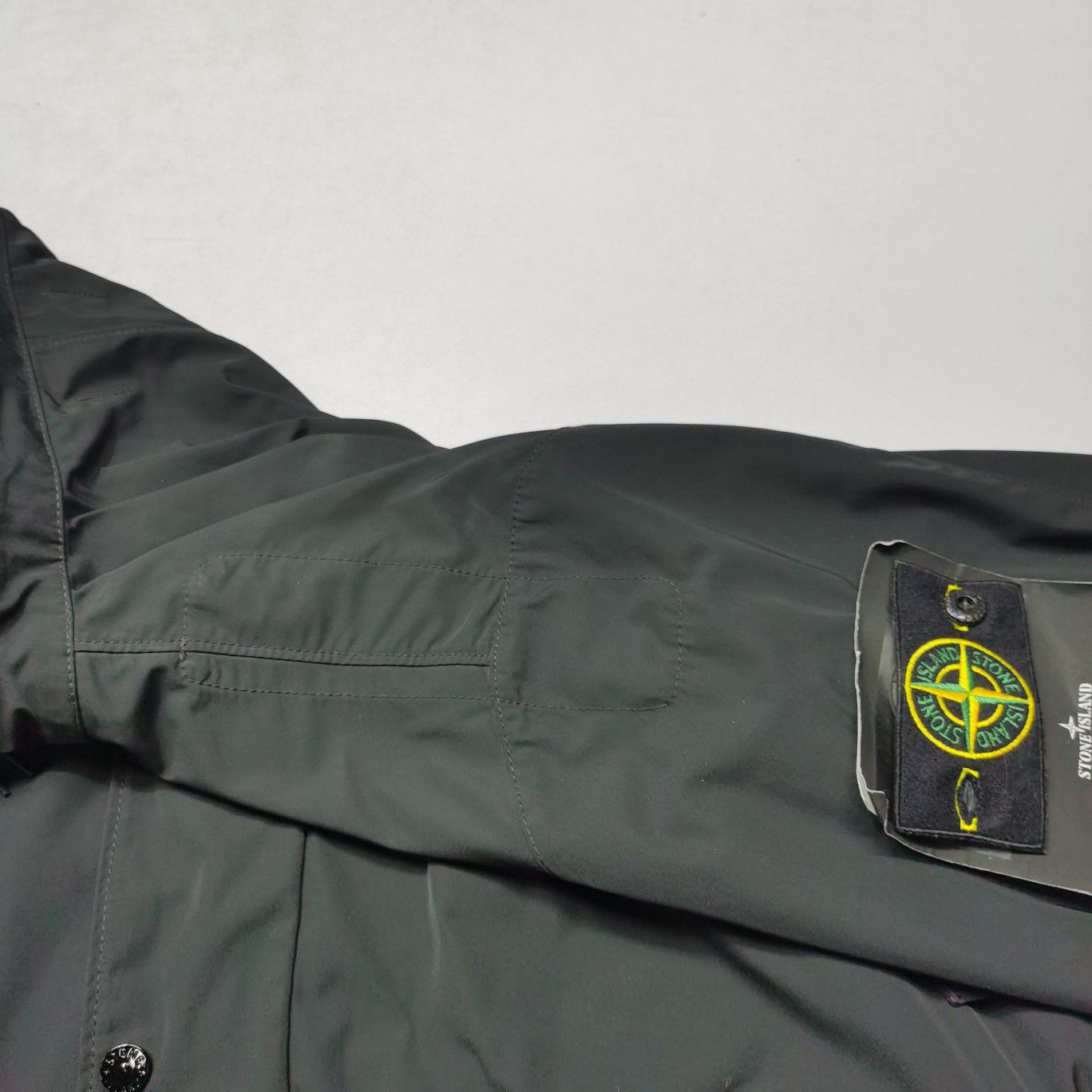 Stone Island Stone Island Logo Patch Light Jacket Size L Size US L / EU 52-54 / 3 - 9 Thumbnail