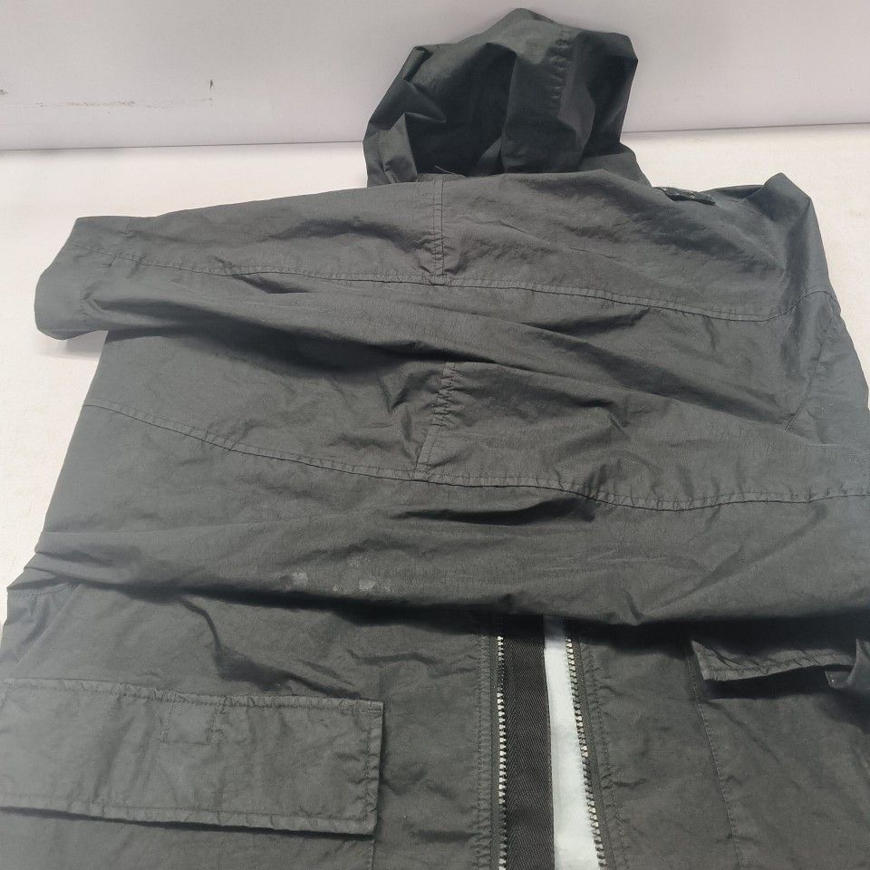 Stone Island Stone Island Logo Badge Waterproof Hooded Jacket Size XL Size US XL / EU 56 / 4 - 9 Thumbnail