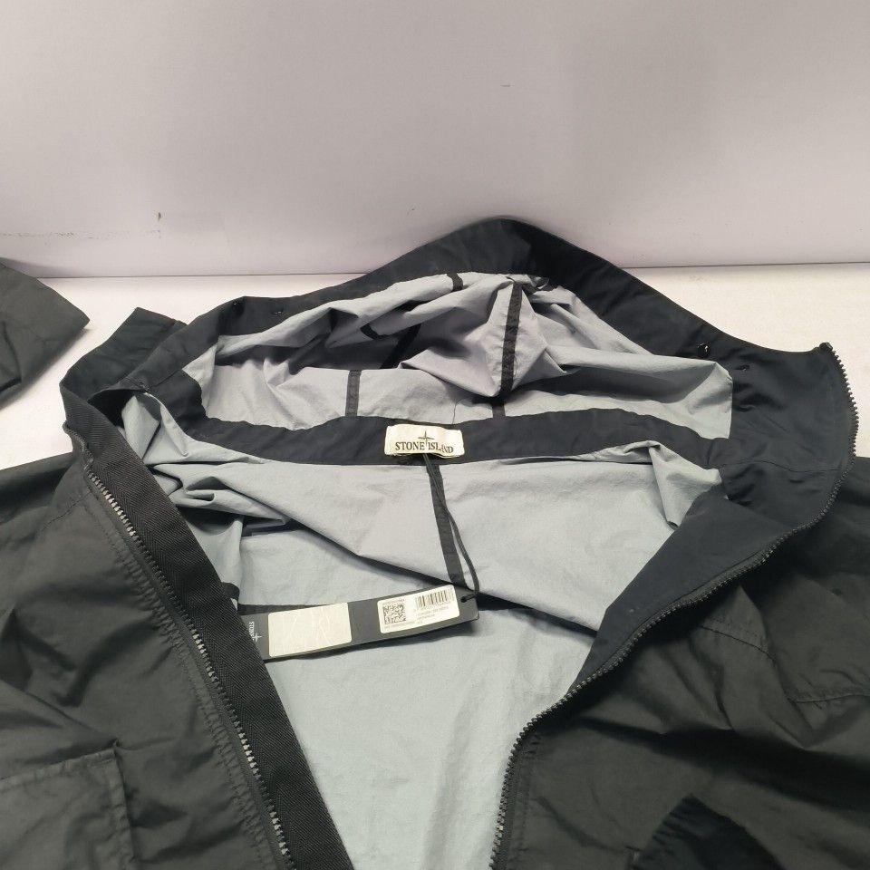 Stone Island Stone Island Logo Badge Waterproof Hooded Jacket Size XL Size US XL / EU 56 / 4 - 8 Thumbnail