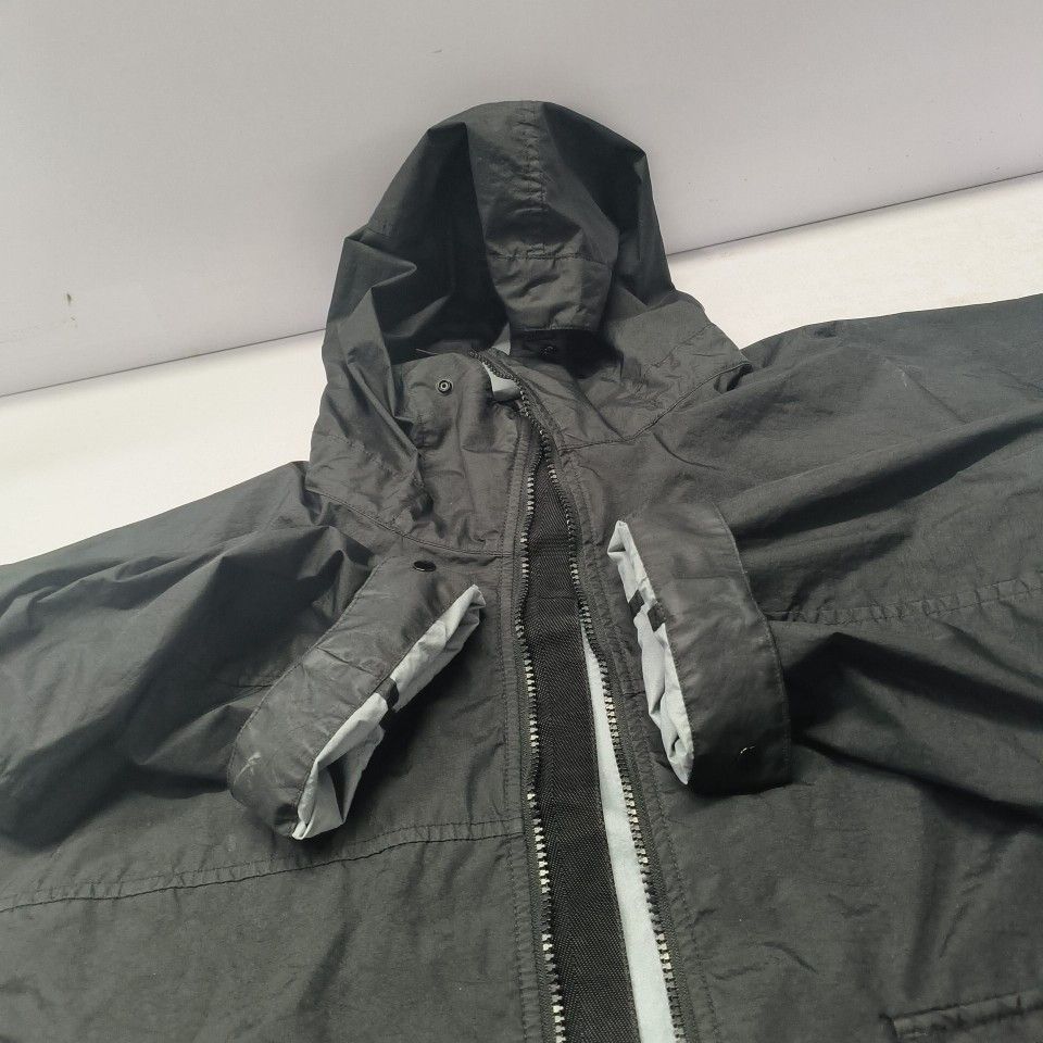 Stone Island Stone Island Logo Badge Waterproof Hooded Jacket Size XL Size US XL / EU 56 / 4 - 12 Thumbnail