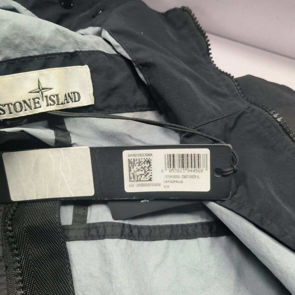 Stone Island Stone Island Logo Badge Waterproof Hooded Jacket Size XL Size US XL / EU 56 / 4 - 4 Thumbnail