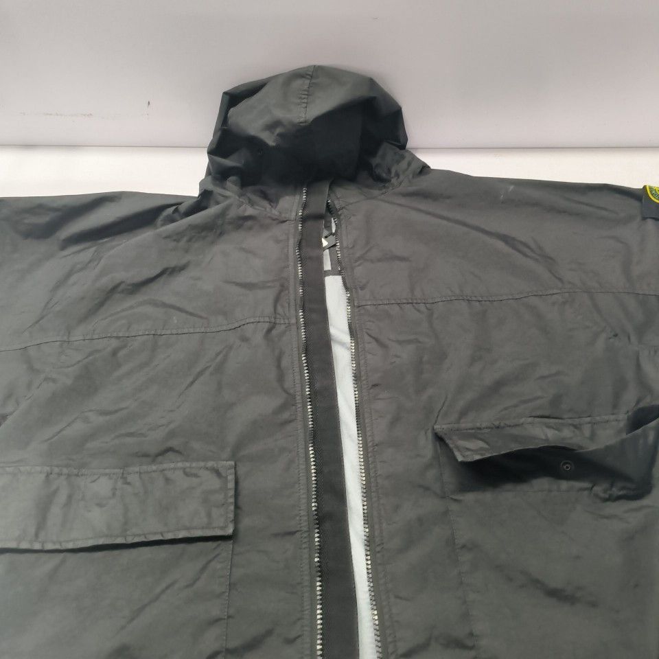 Stone Island Stone Island Logo Badge Waterproof Hooded Jacket Size XL Size US XL / EU 56 / 4 - 14 Thumbnail
