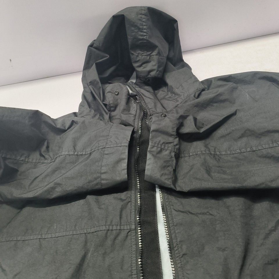 Stone Island Stone Island Logo Badge Waterproof Hooded Jacket Size XL Size US XL / EU 56 / 4 - 10 Thumbnail
