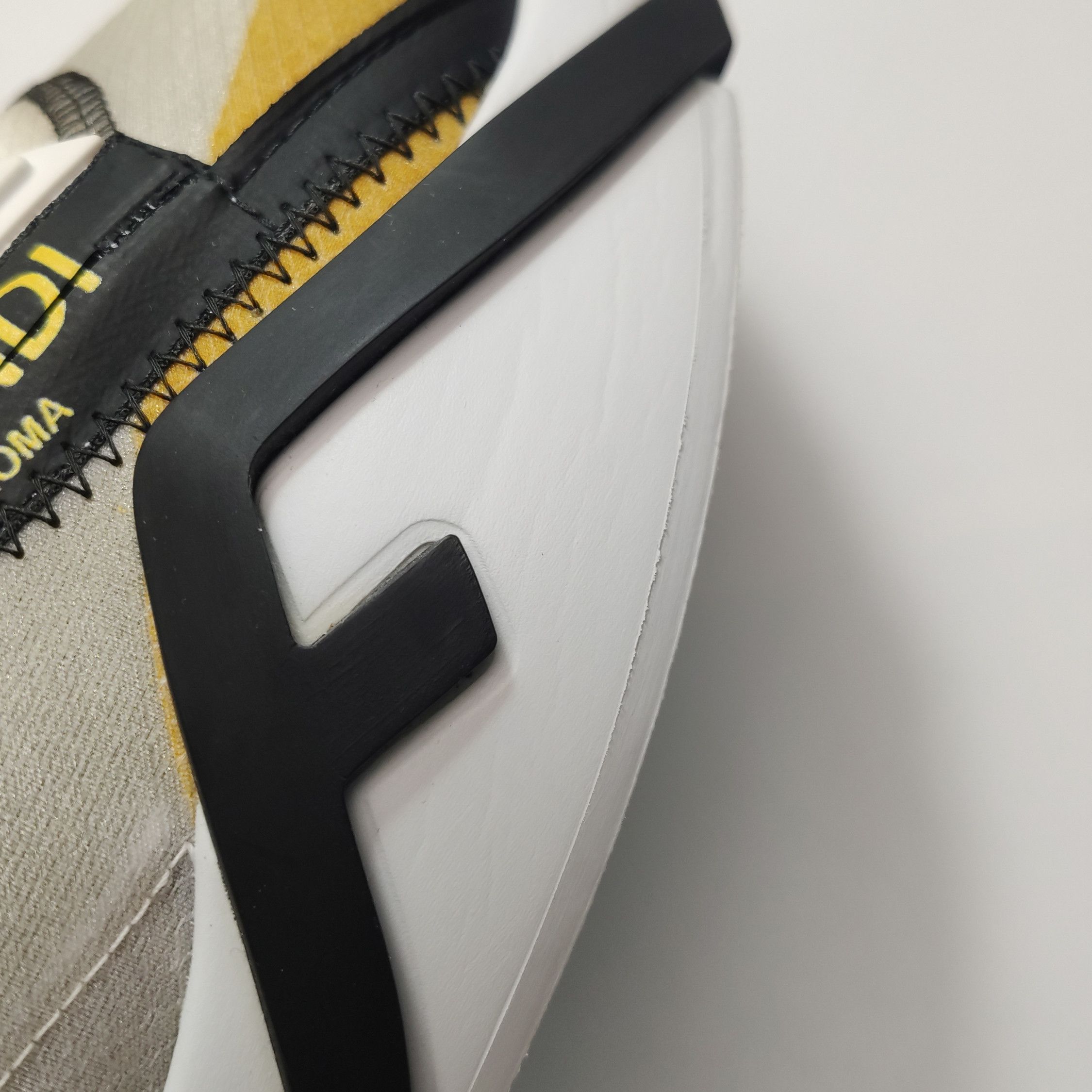 Fendi Fendi Men 6 Lowtop Sneakers Size US 6 / EU 39 - 11 Thumbnail