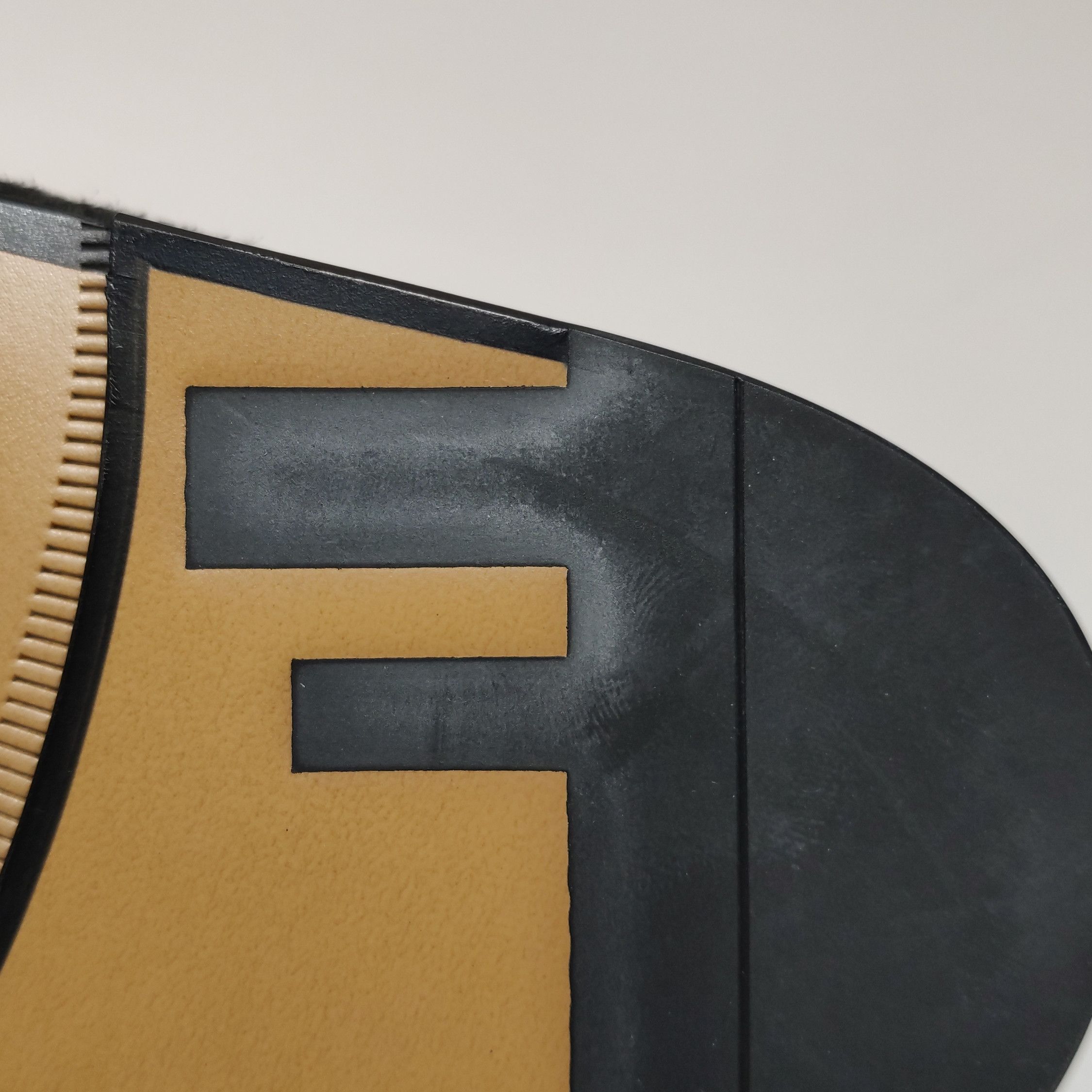 Fendi Fendi Men 7 Leather Size US 7 / EU 40 - 9 Thumbnail