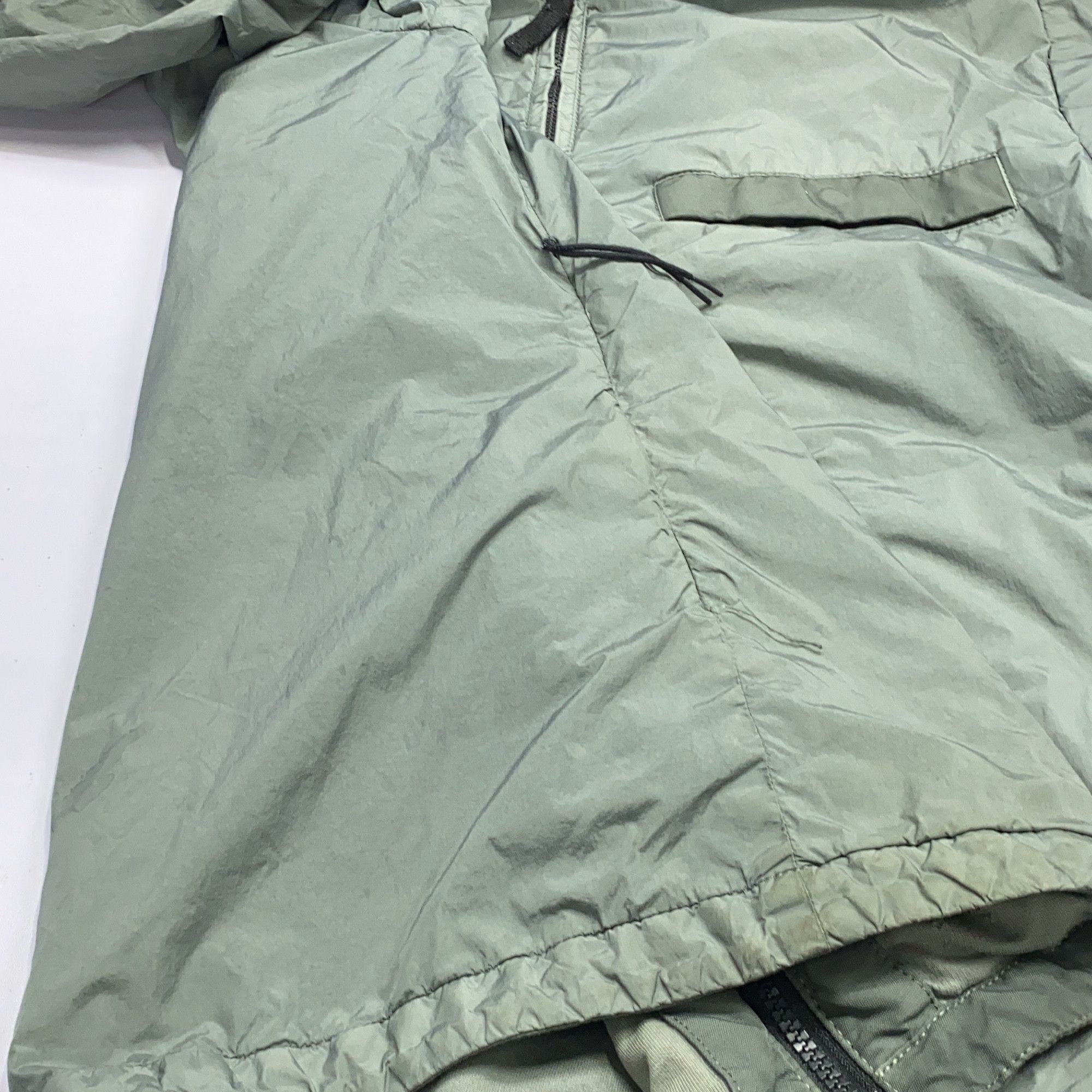 Stone Island Stone Island Logo Patch Light Jacket Green Size L Size US L / EU 52-54 / 3 - 16 Thumbnail