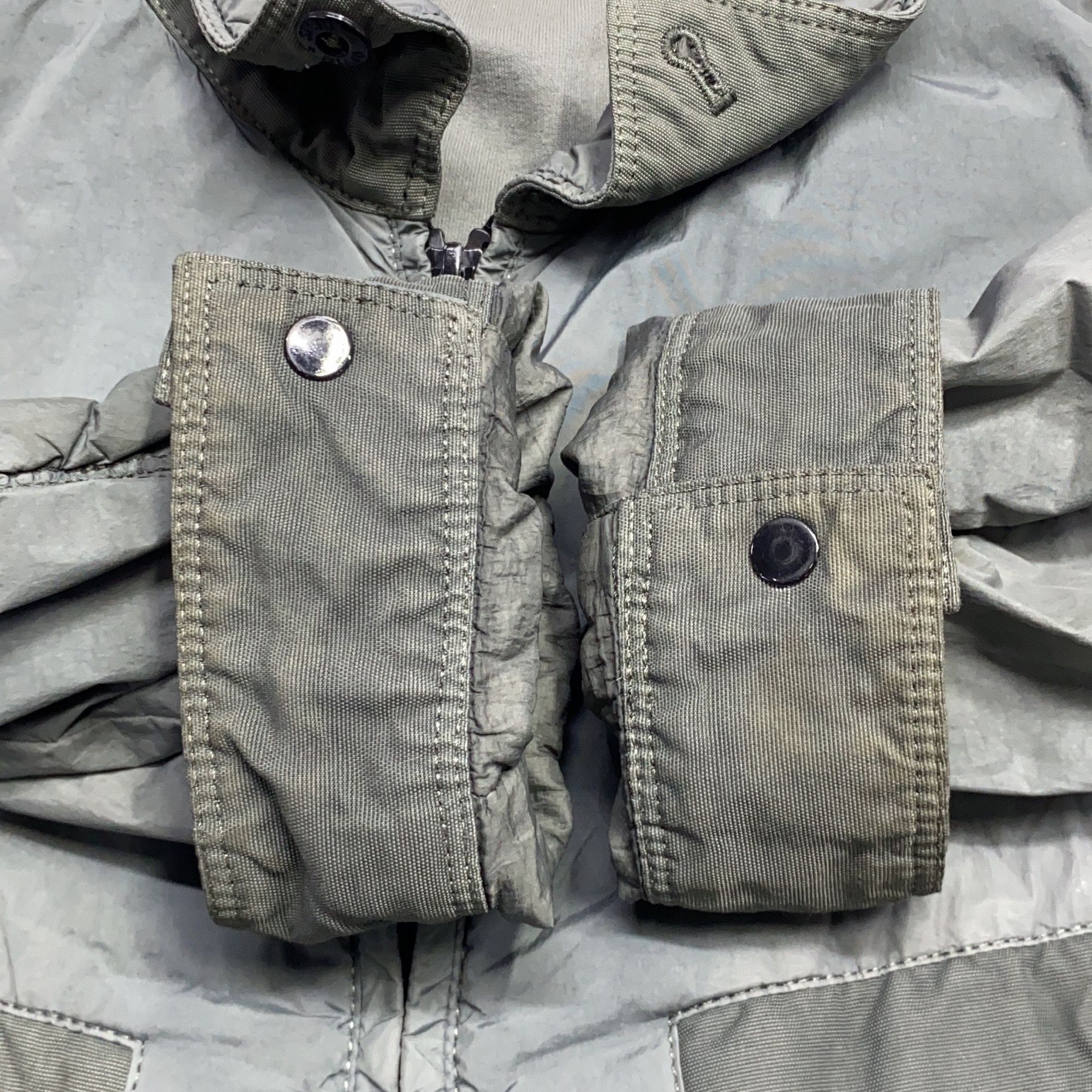 Stone Island Stone Island Logo Patch Light Jacket Green Size L Size US L / EU 52-54 / 3 - 14 Thumbnail