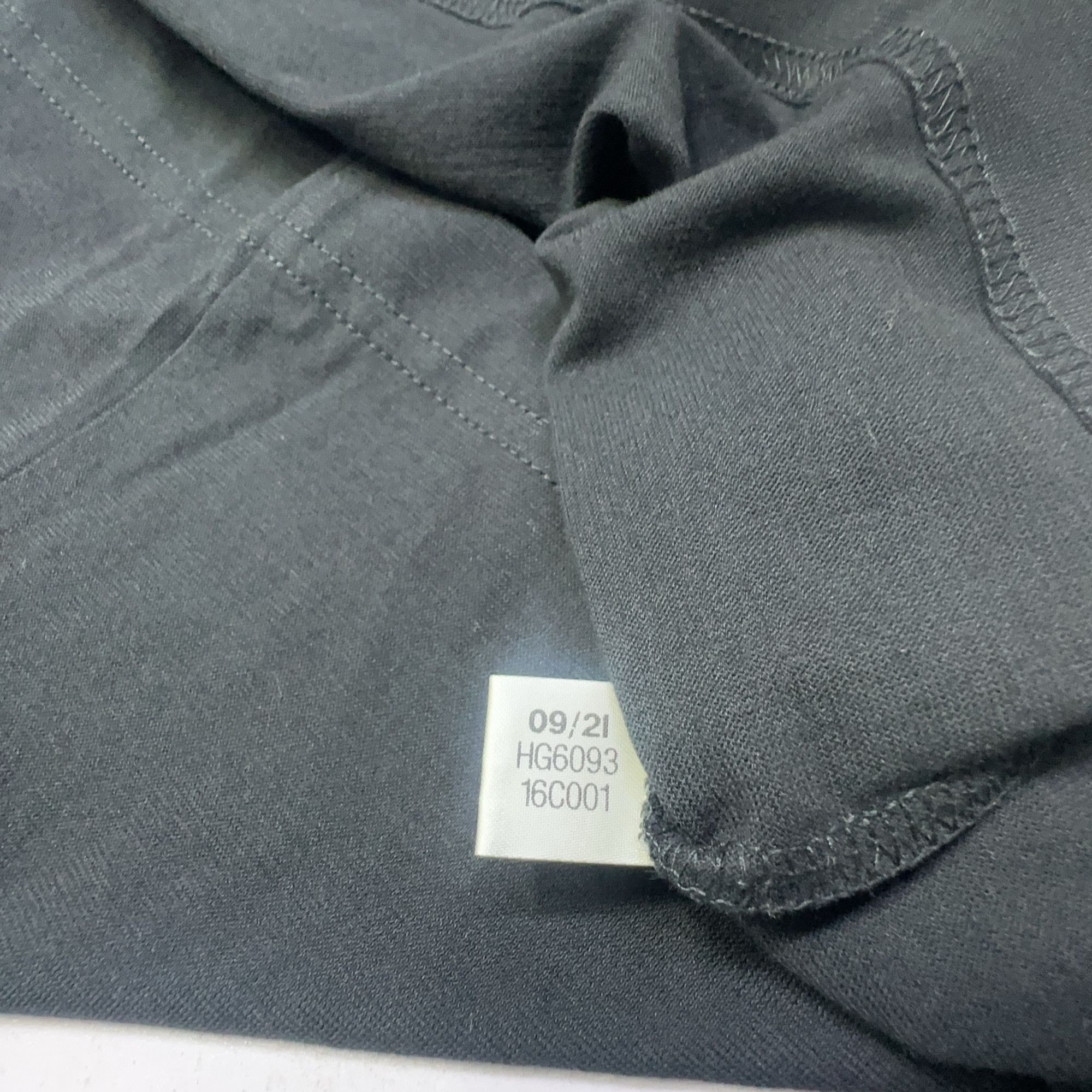 Y-3 Y-3 Logo T-Shirt Size L Size US L / EU 52-54 / 3 - 3 Thumbnail