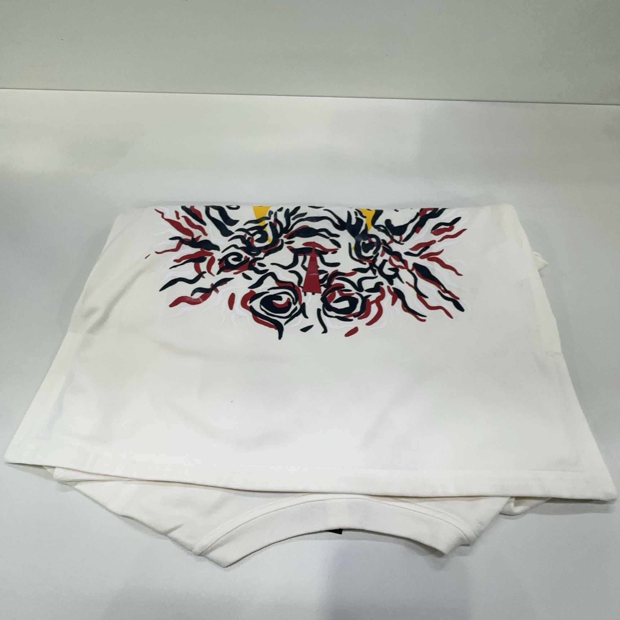 Louis Vuitton Louis Vuitton Face Graphic T-Shirt Size M Size US M / EU 48-50 / 2 - 9 Thumbnail