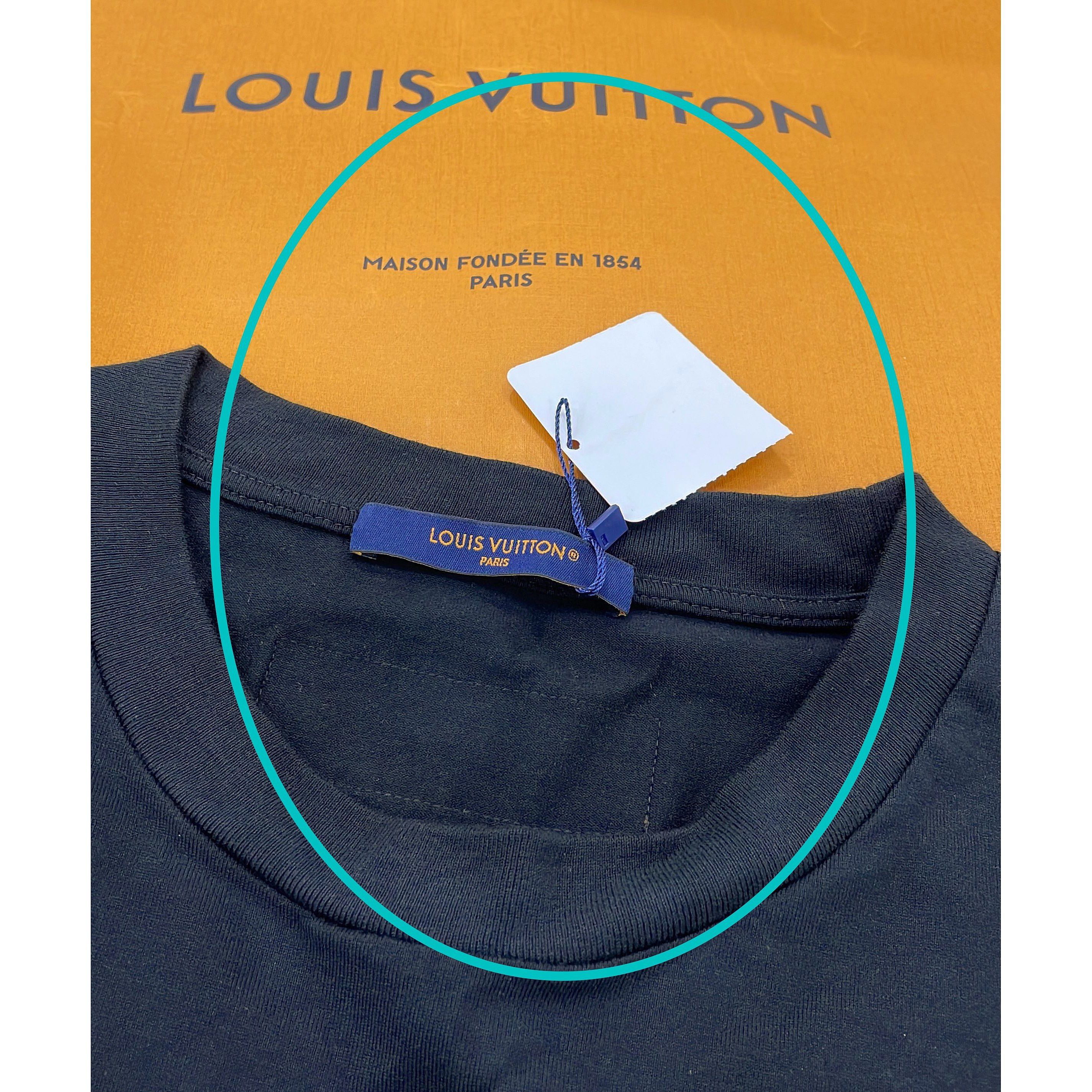 Louis Vuitton Louis Vuitton Embossed Logo T-Shirt Size XL Size US XL / EU 56 / 4 - 6 Thumbnail