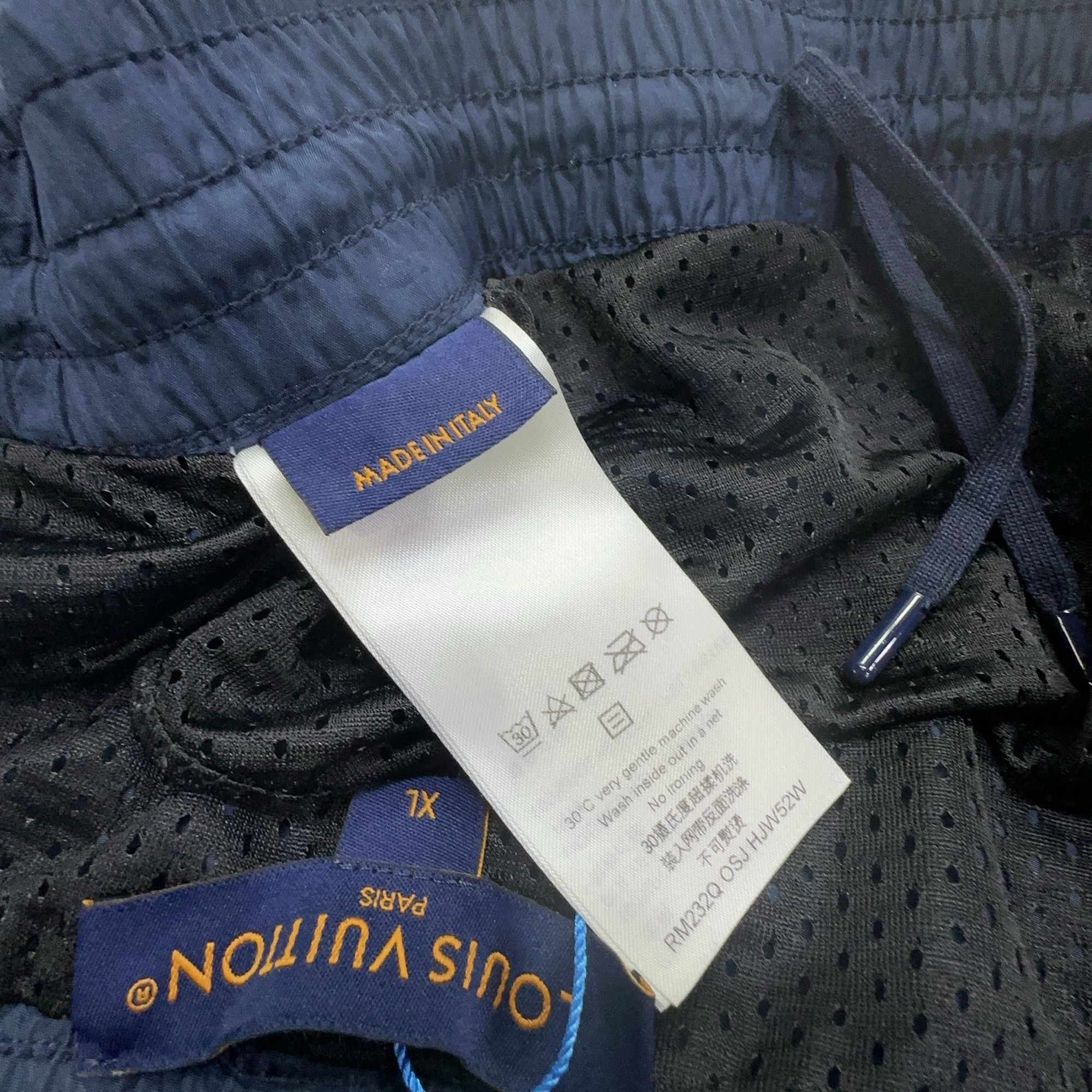 Louis Vuitton Louis Vuitton Nylon Shorts Size XL Size US 36 / EU 52 - 3 Thumbnail