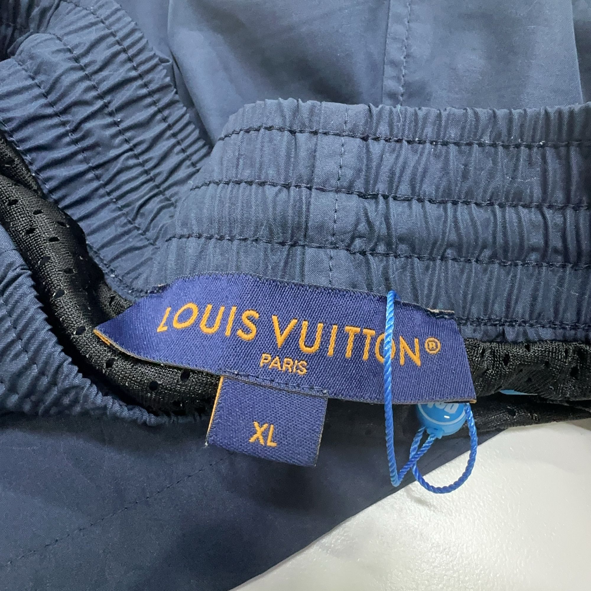 Louis Vuitton Louis Vuitton Nylon Shorts Size XL Size US 36 / EU 52 - 4 Thumbnail