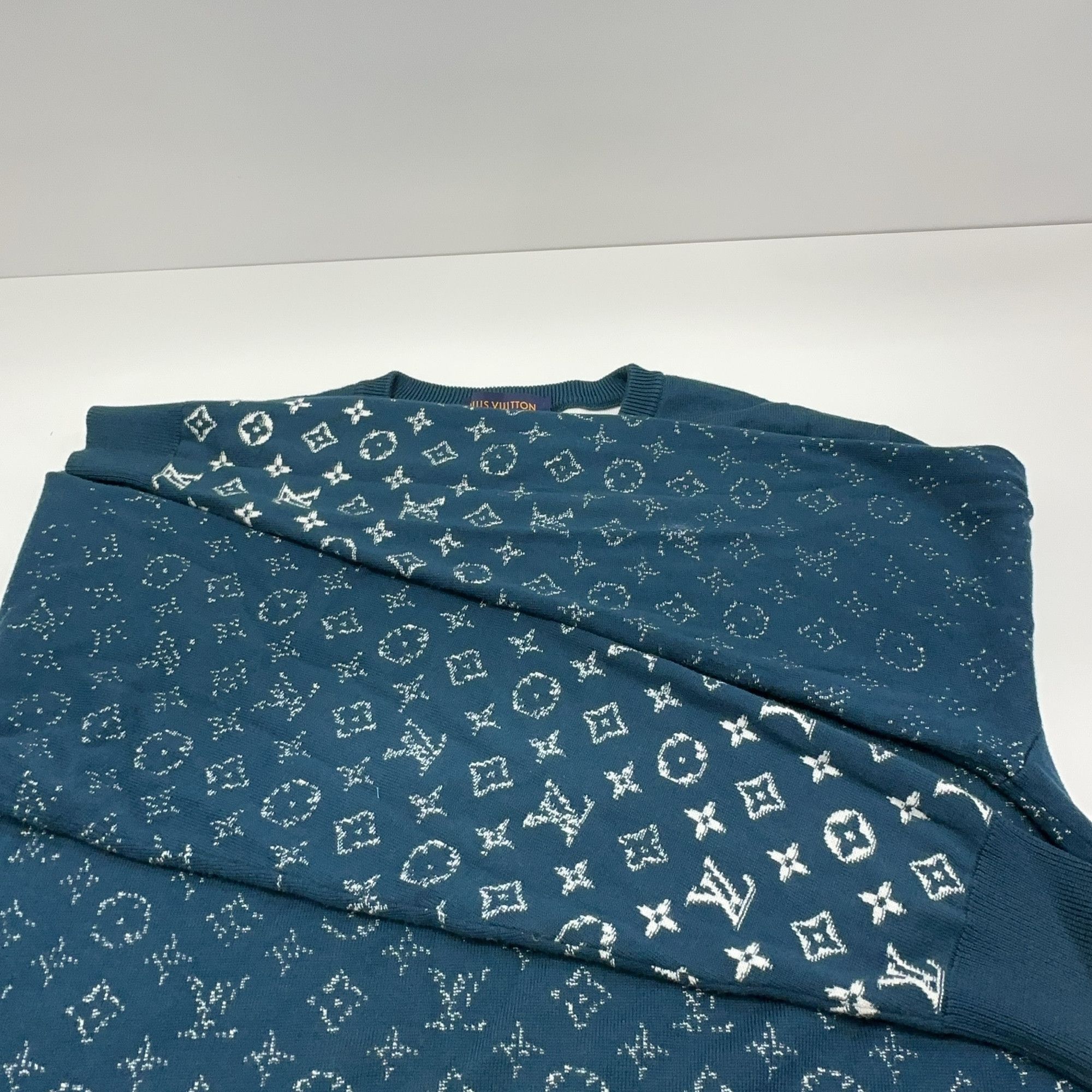 Louis Vuitton Louis Vuitton Monogram Gradient Sweater Size XL Size US XL / EU 56 / 4 - 9 Thumbnail