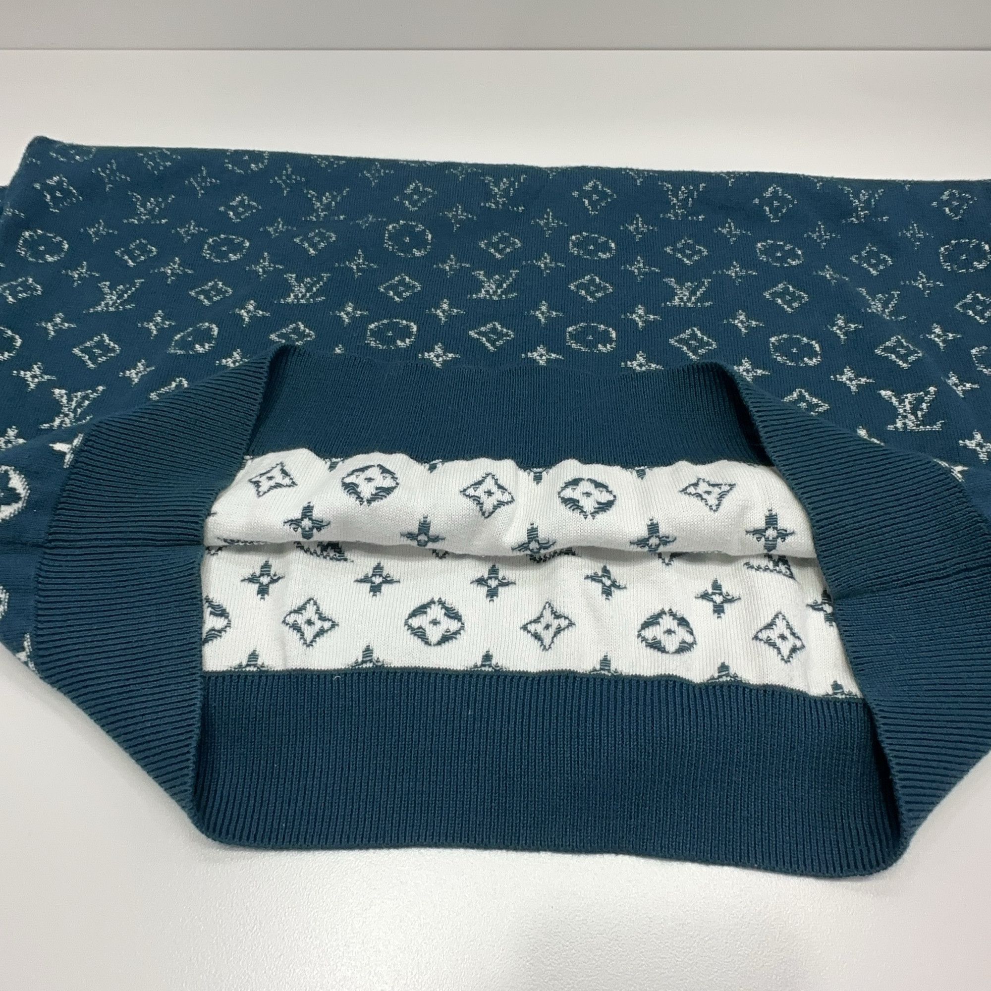 Louis Vuitton Louis Vuitton Monogram Gradient Sweater Size XL Size US XL / EU 56 / 4 - 7 Thumbnail