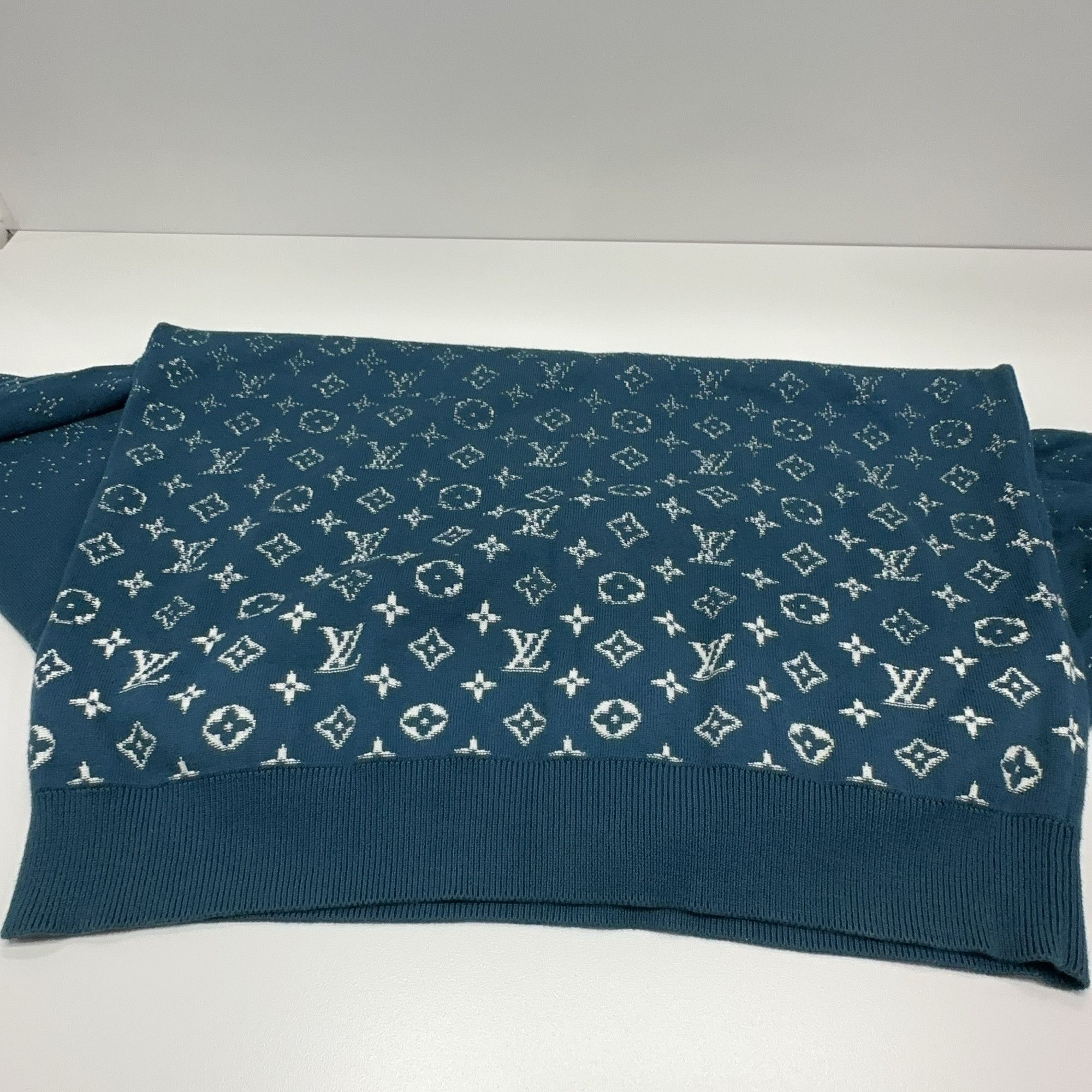 Louis Vuitton Louis Vuitton Monogram Gradient Sweater Size XL Size US XL / EU 56 / 4 - 8 Thumbnail