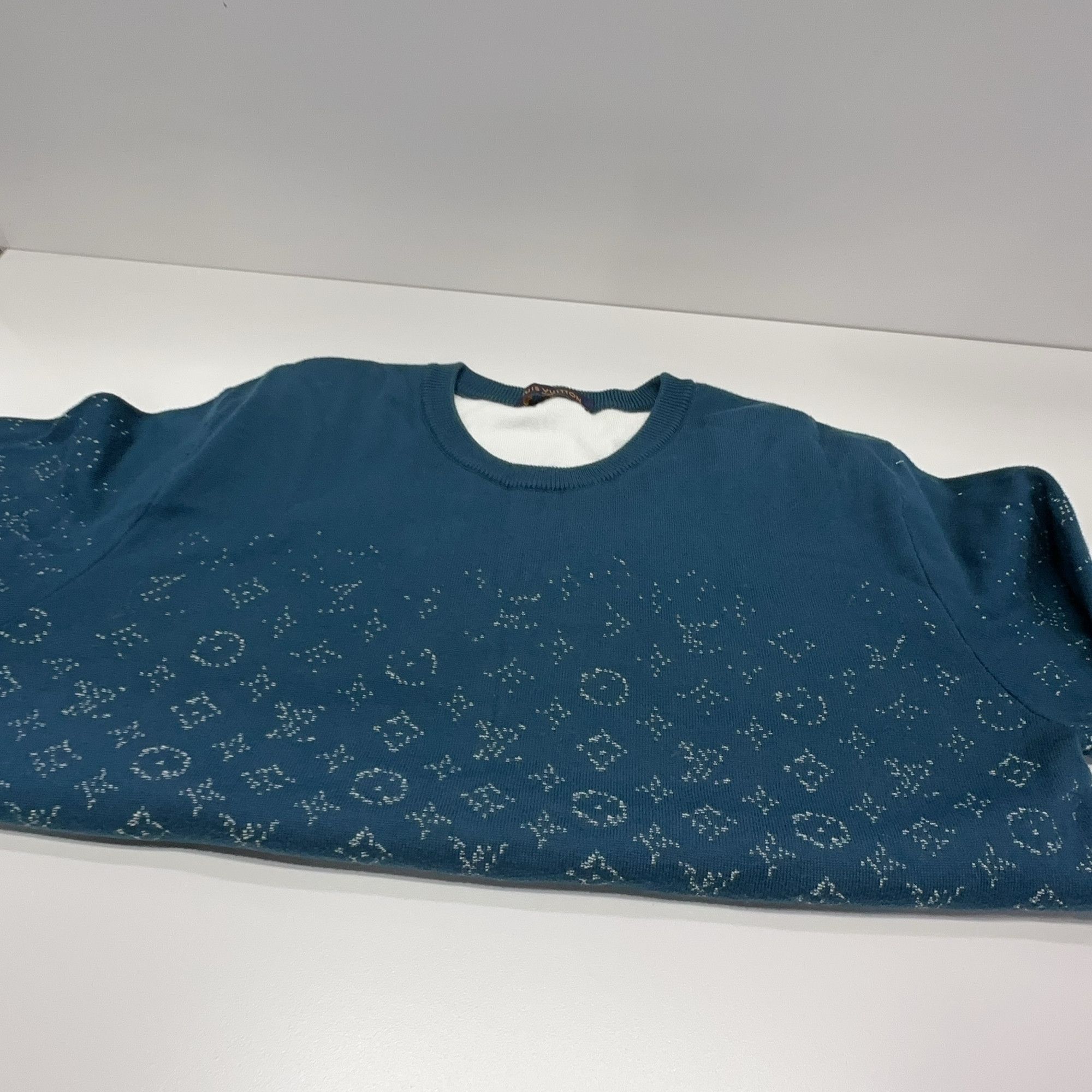 Louis Vuitton Louis Vuitton Monogram Gradient Sweater Size XL Size US XL / EU 56 / 4 - 6 Thumbnail