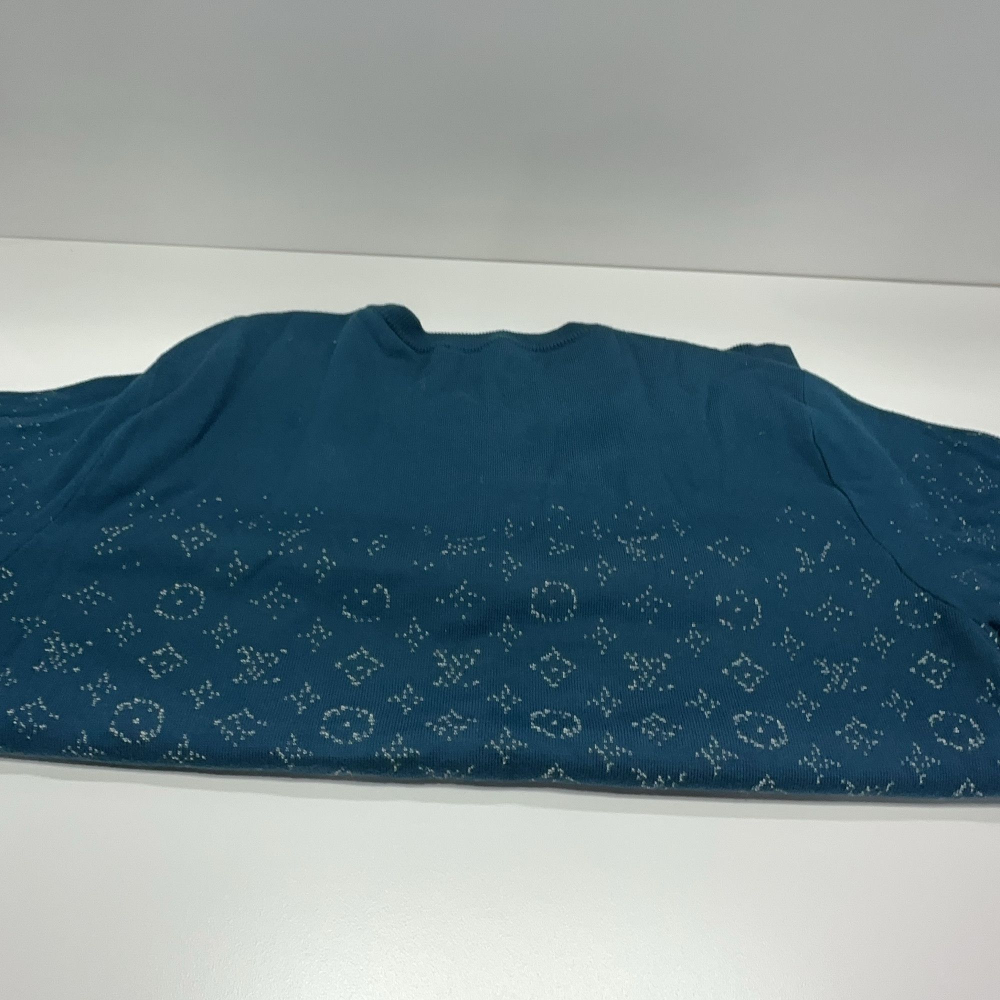 Louis Vuitton Louis Vuitton Monogram Gradient Sweater Size XL Size US XL / EU 56 / 4 - 13 Thumbnail