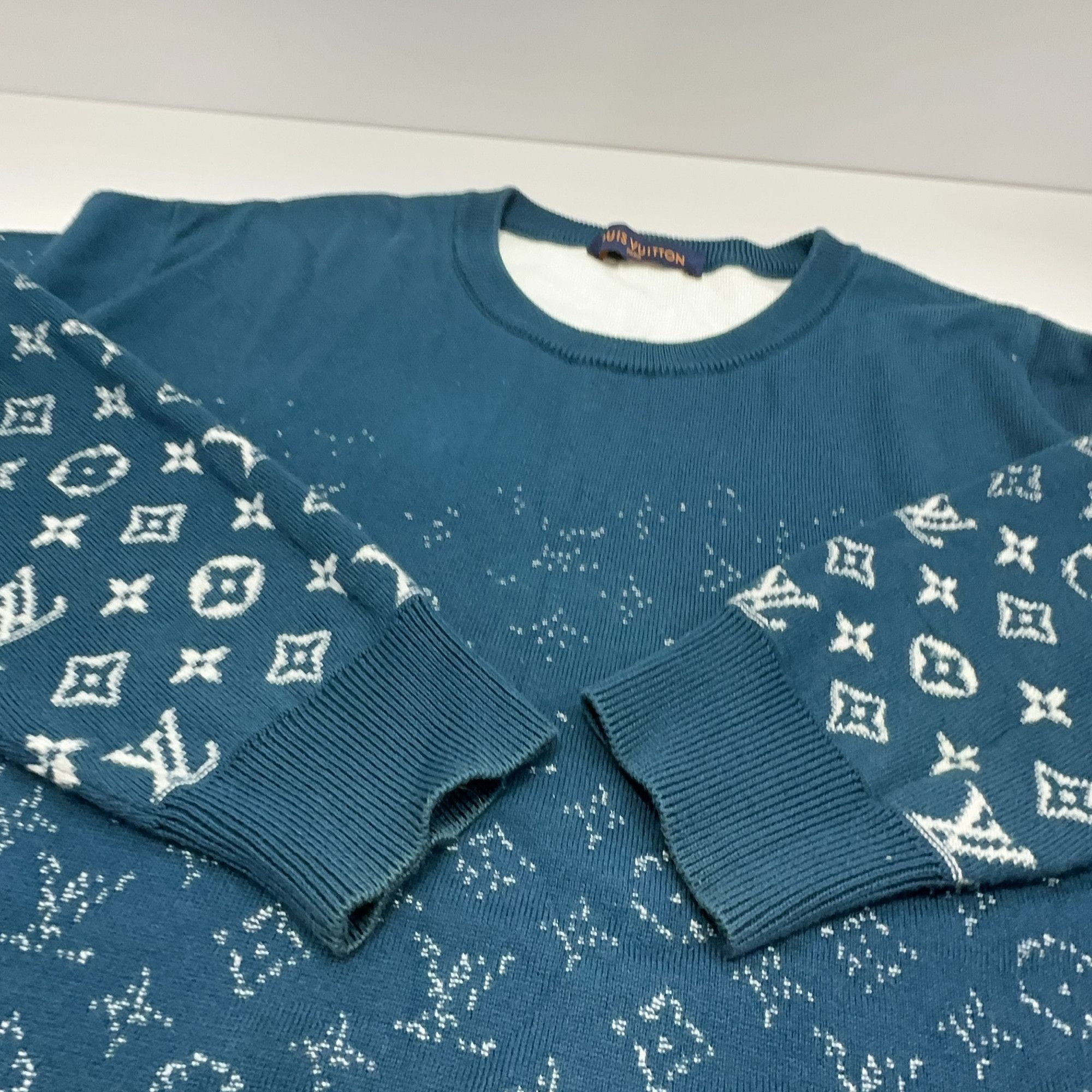 Louis Vuitton Louis Vuitton Monogram Gradient Sweater Size XL Size US XL / EU 56 / 4 - 10 Thumbnail