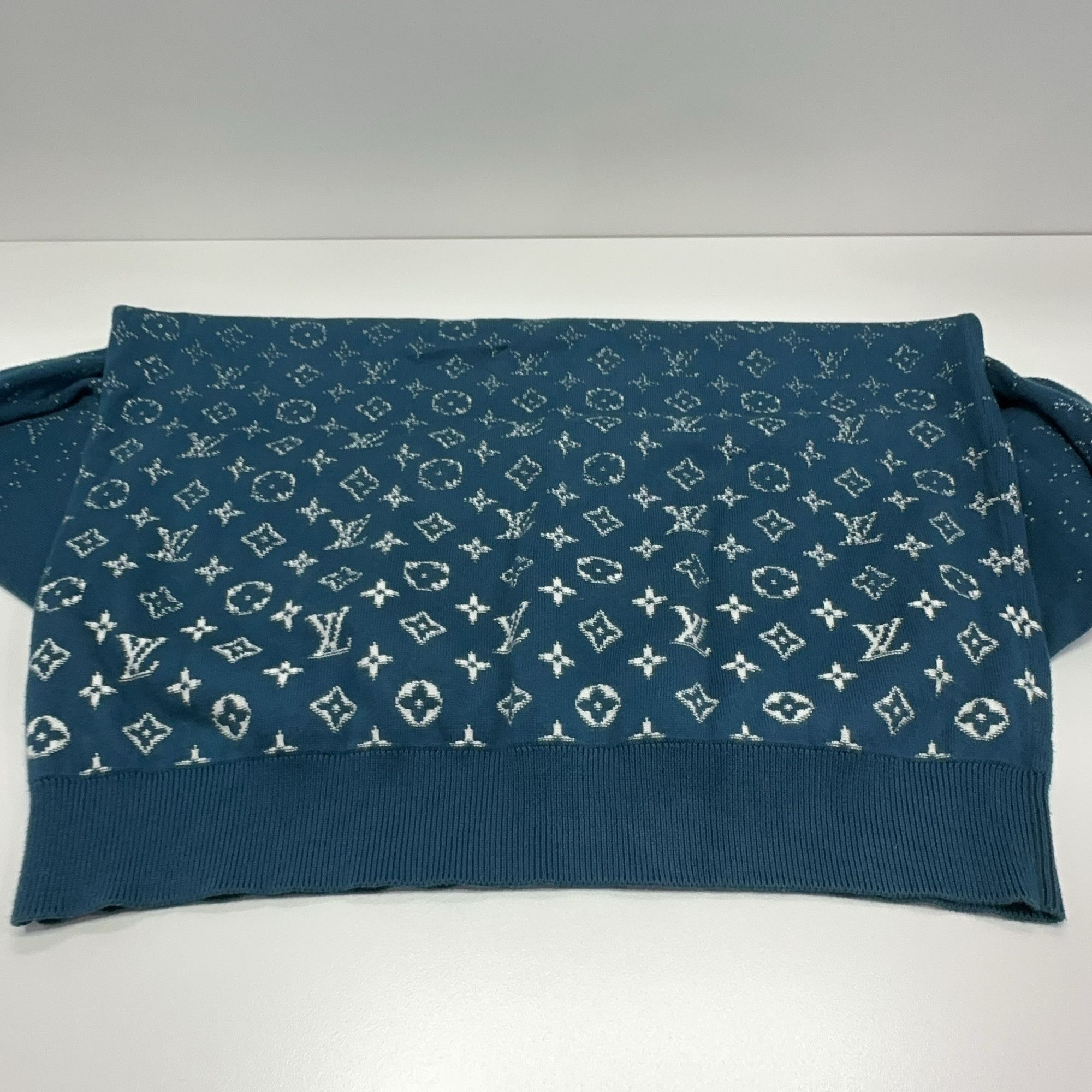 Louis Vuitton Louis Vuitton Monogram Gradient Sweater Size XL Size US XL / EU 56 / 4 - 14 Thumbnail