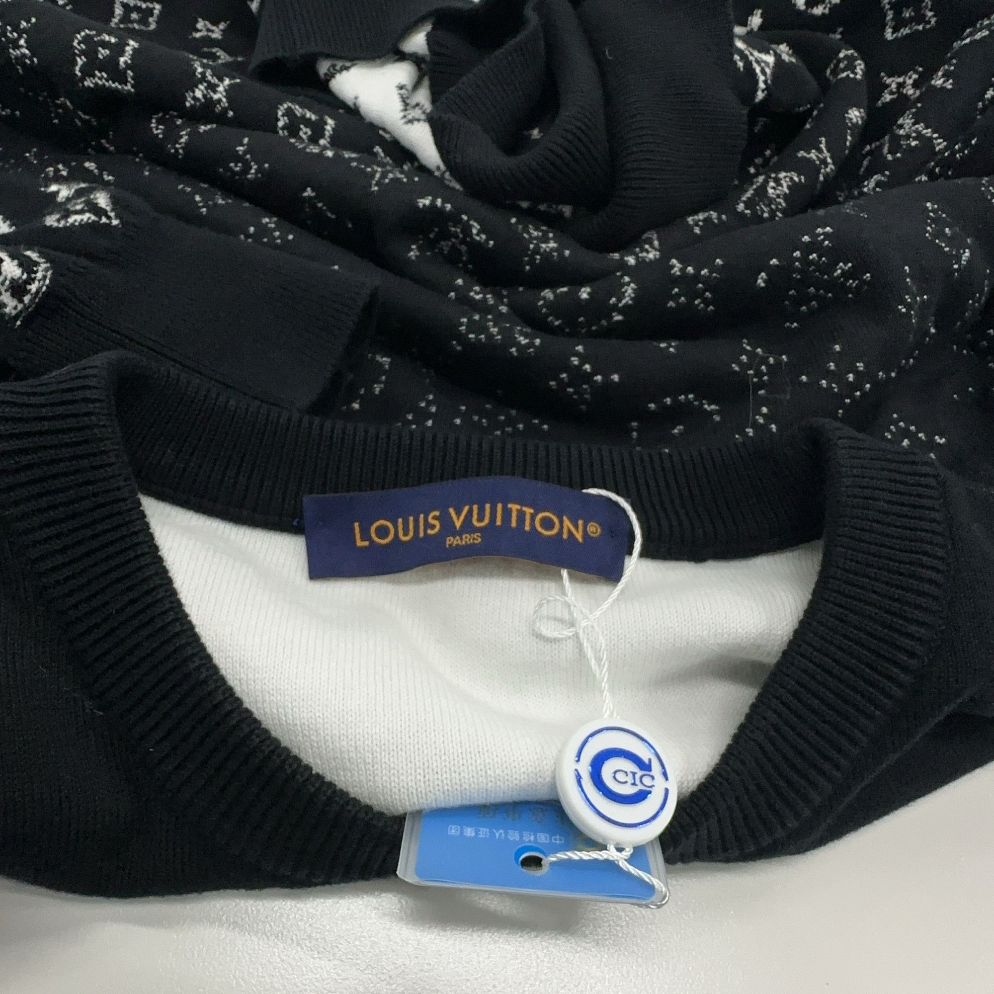 Louis Vuitton Louis Vuitton Monogram Sweater Size M Size US M / EU 48-50 / 2 - 7 Thumbnail