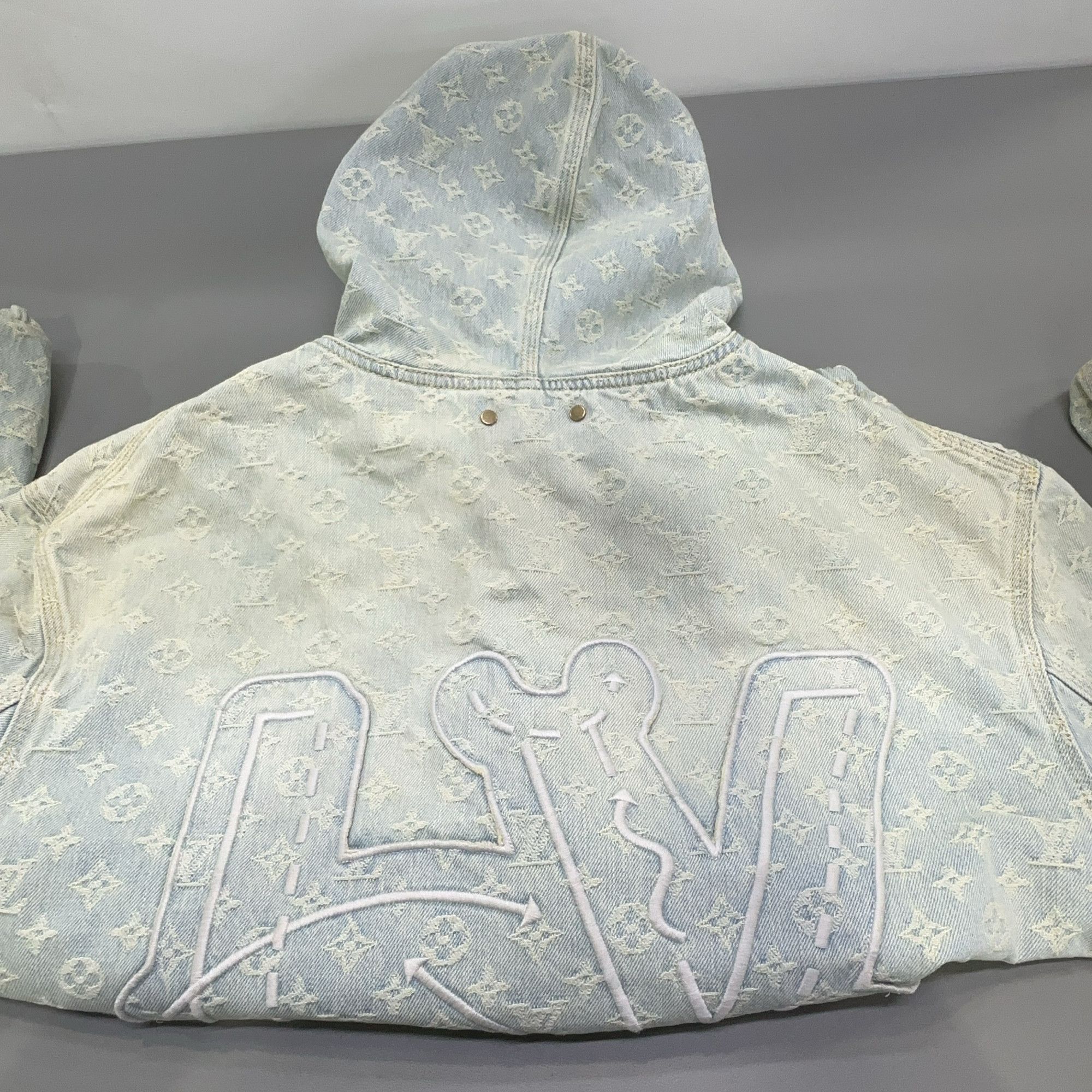 Louis Vuitton Louis Vuitton x NBA Monogram Denim Hoodie Jacket Size 48 Size US M / EU 48-50 / 2 - 13 Thumbnail
