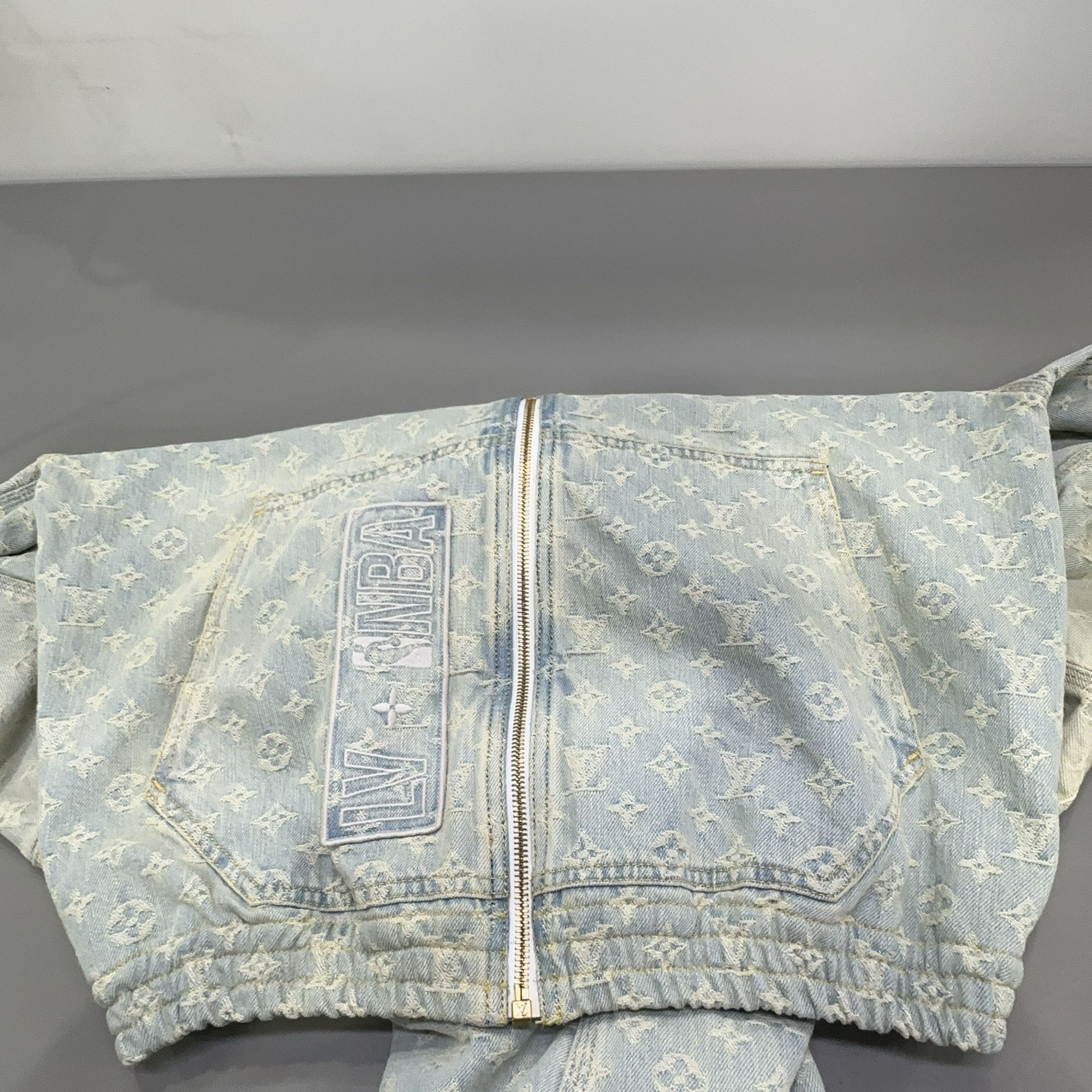 Louis Vuitton Louis Vuitton x NBA Monogram Denim Hoodie Jacket Size 48 Size US M / EU 48-50 / 2 - 12 Thumbnail