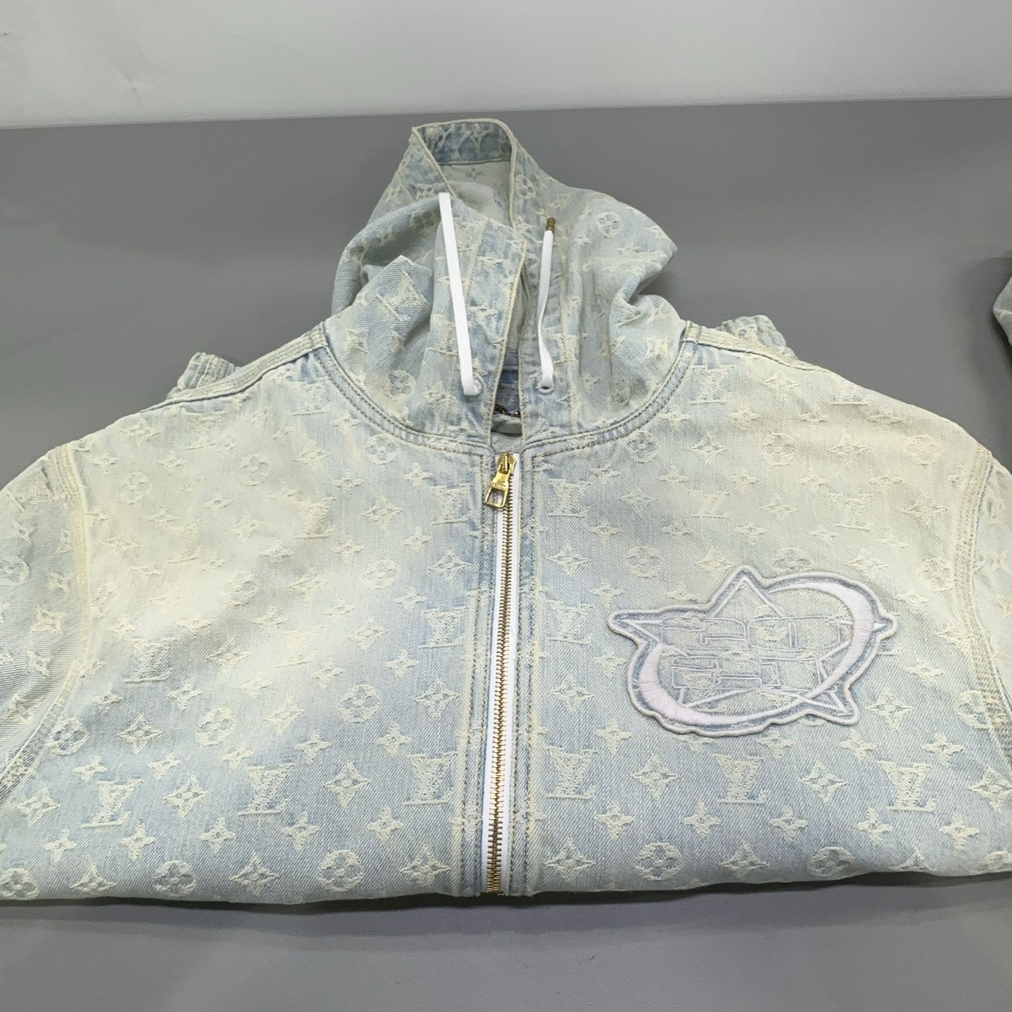 Louis Vuitton Louis Vuitton x NBA Monogram Denim Hoodie Jacket Size 48 Size US M / EU 48-50 / 2 - 11 Thumbnail