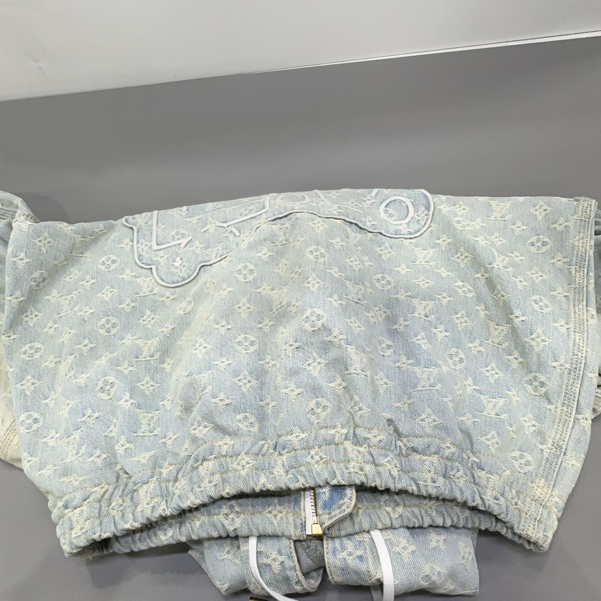 Louis Vuitton Louis Vuitton x NBA Monogram Denim Hoodie Jacket Size 48 Size US M / EU 48-50 / 2 - 14 Thumbnail