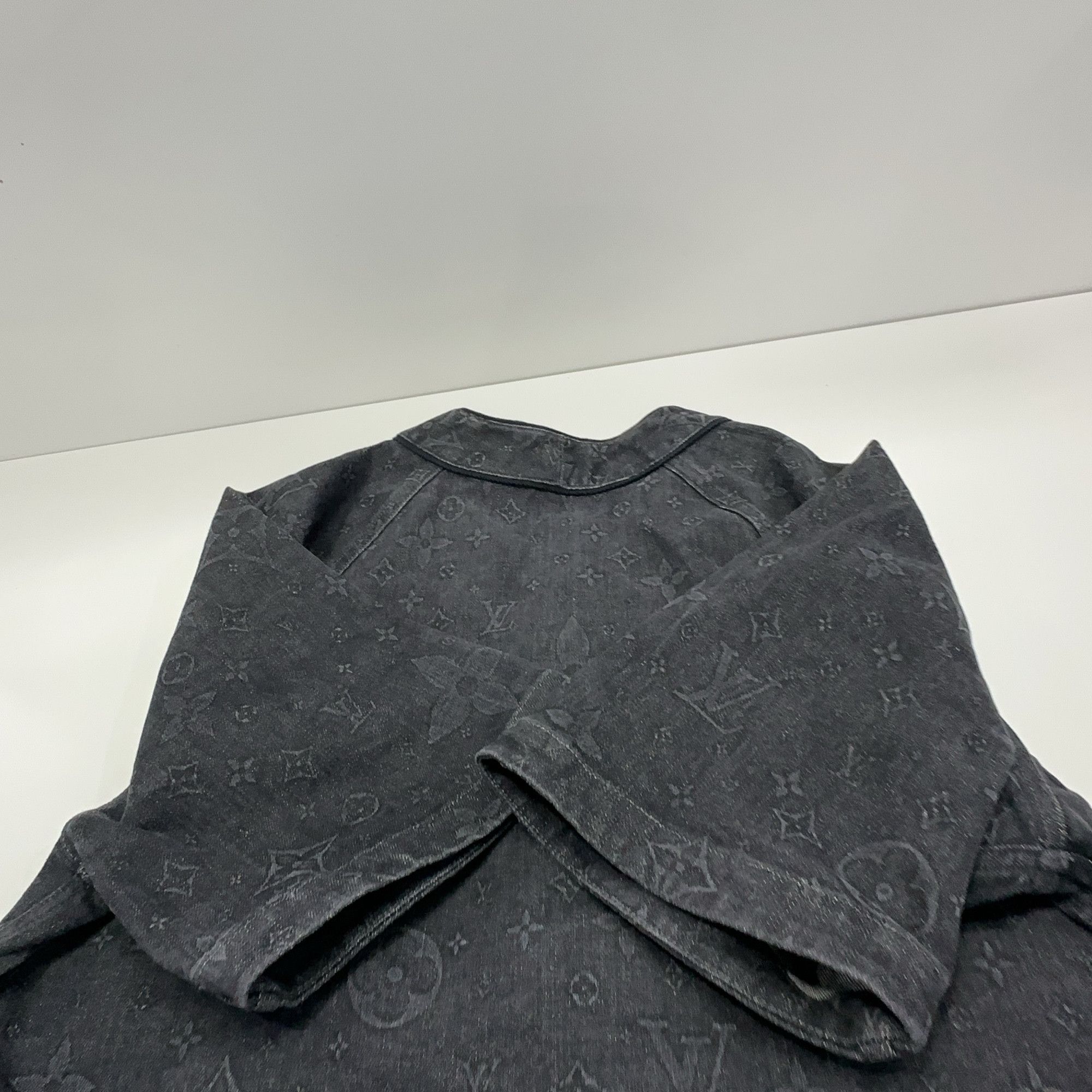 Louis Vuitton Louis Vuitton Monogram Denim Baseball Shirt Size L Size US L / EU 52-54 / 3 - 11 Thumbnail