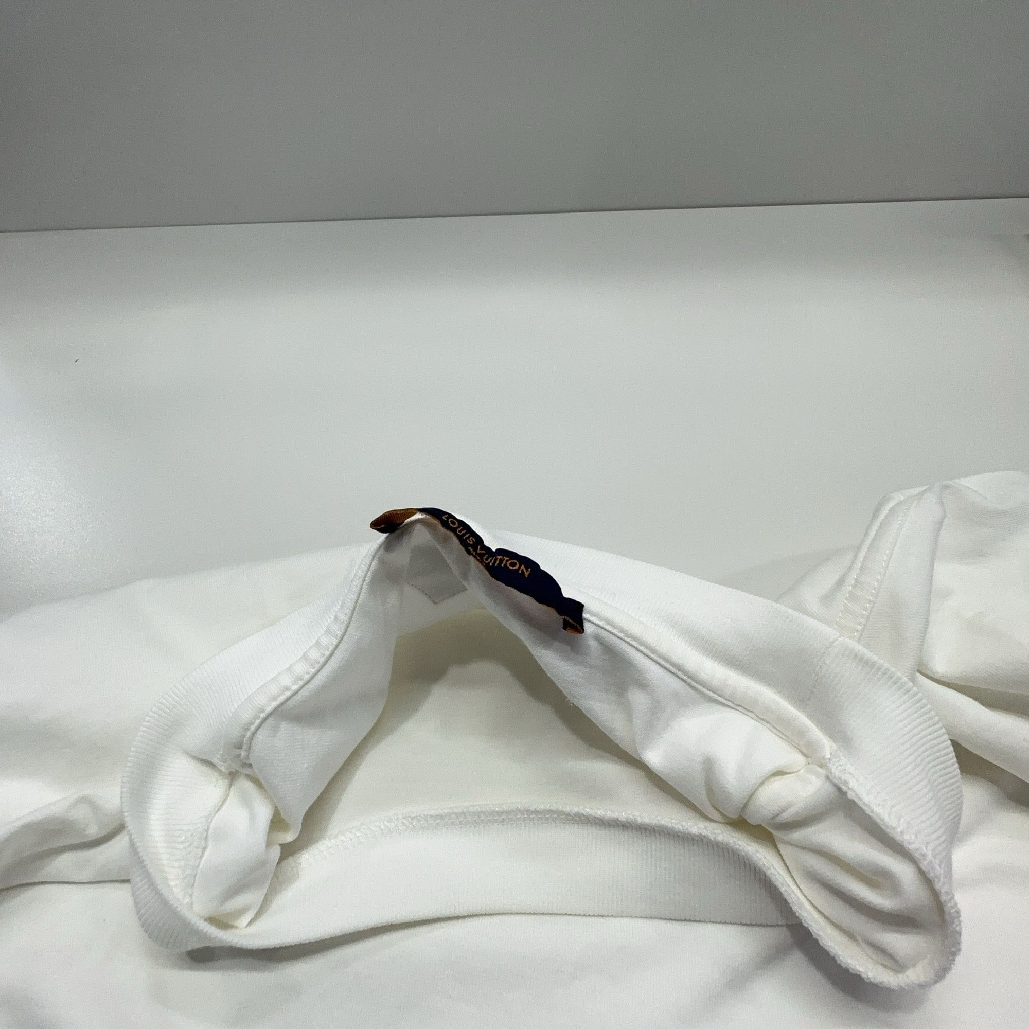 Louis Vuitton Louis Vuitton White Long Sleeve T-Shirt Size M Size US M / EU 48-50 / 2 - 5 Thumbnail