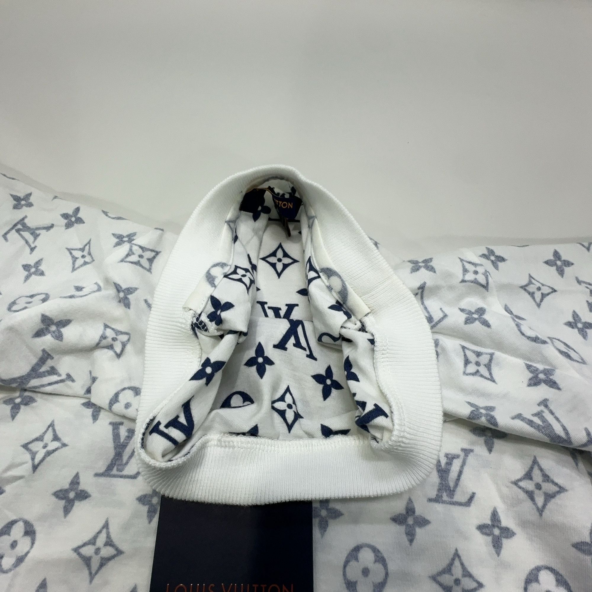 Louis Vuitton Louis Vuitton Monogram Chain T-Shirt Size M Size US M / EU 48-50 / 2 - 6 Thumbnail