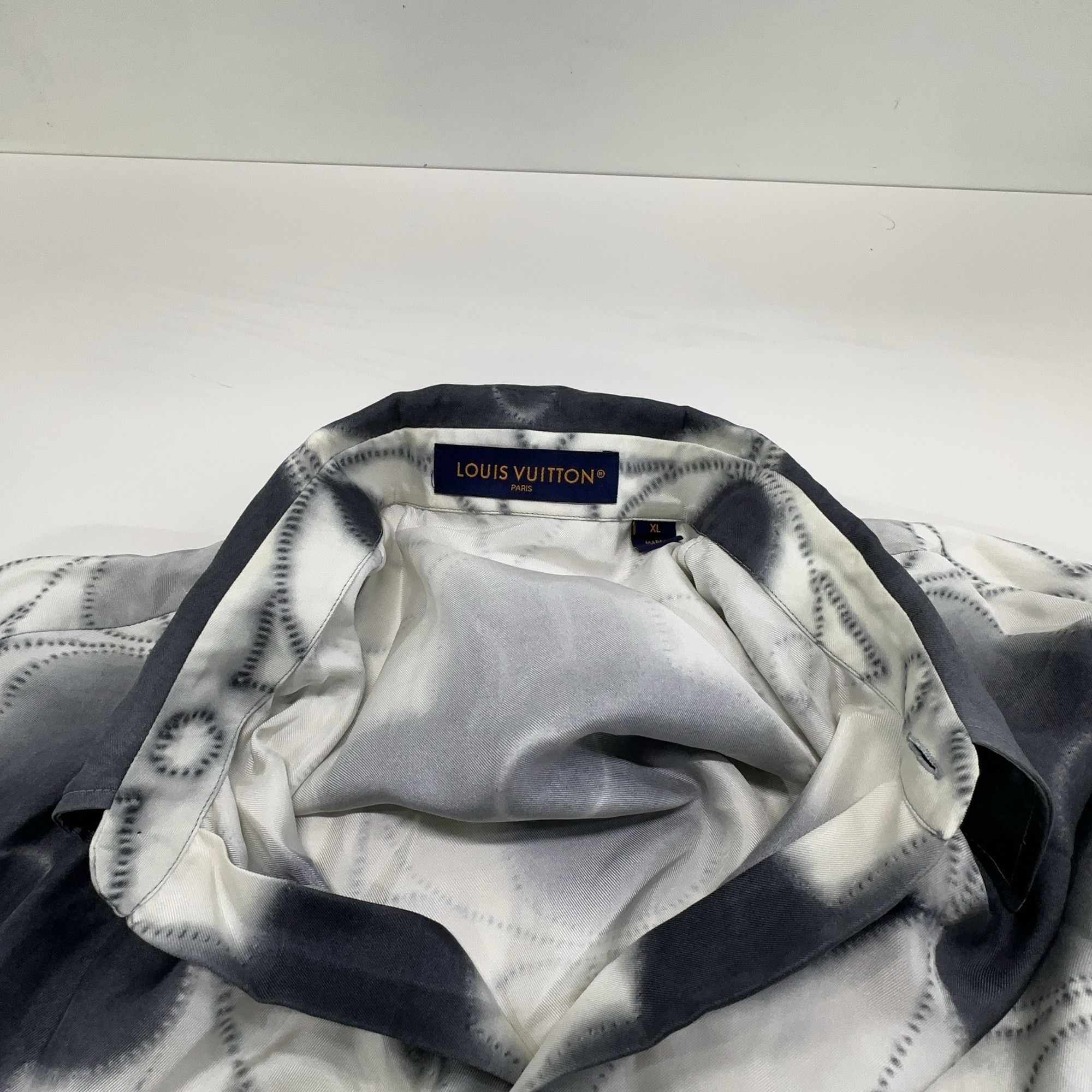 Louis Vuitton Louis Vuitton Monogram Silk Shirt XL Size US XL / EU 56 / 4 - 5 Thumbnail
