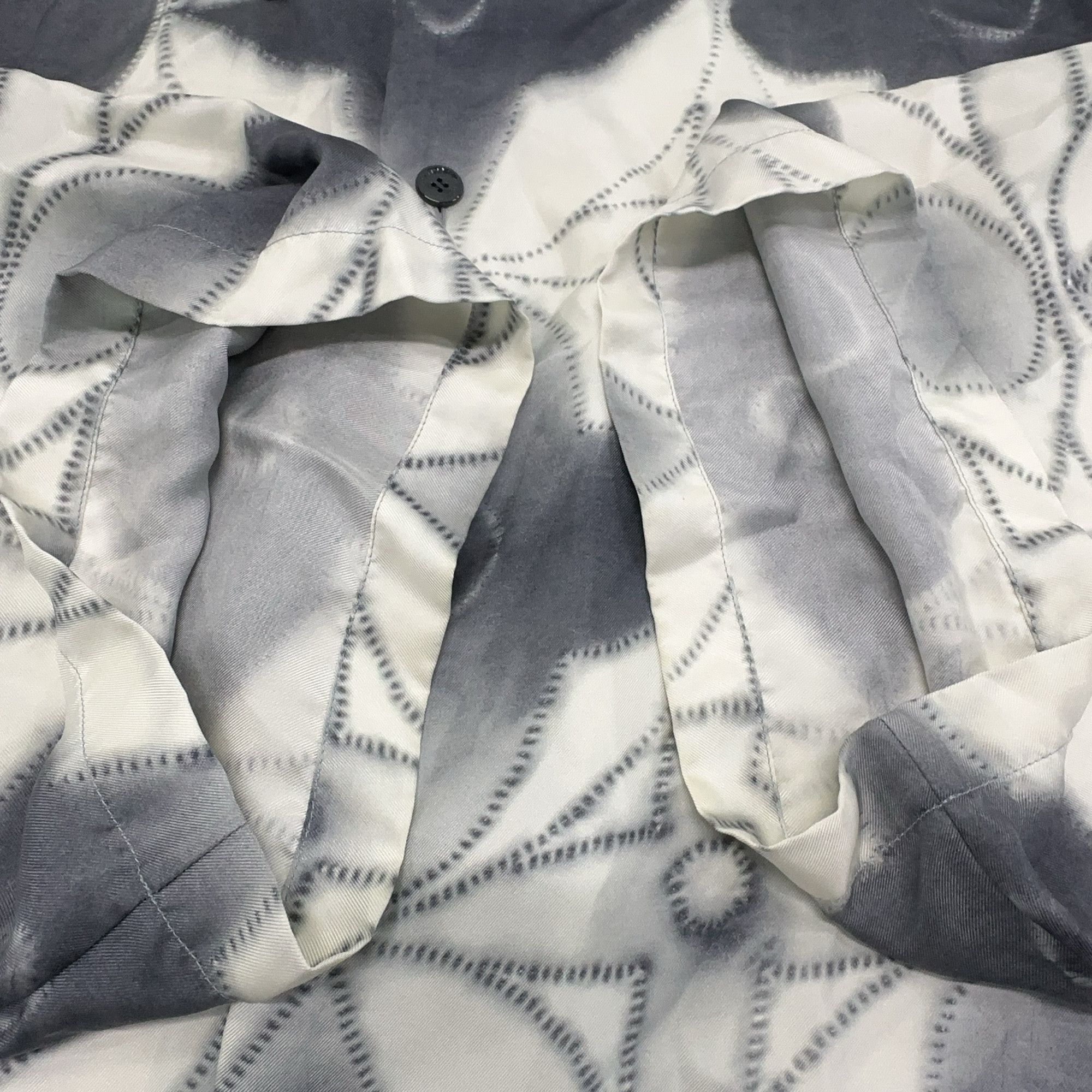 Louis Vuitton Louis Vuitton Monogram Silk Shirt XL Size US XL / EU 56 / 4 - 8 Thumbnail