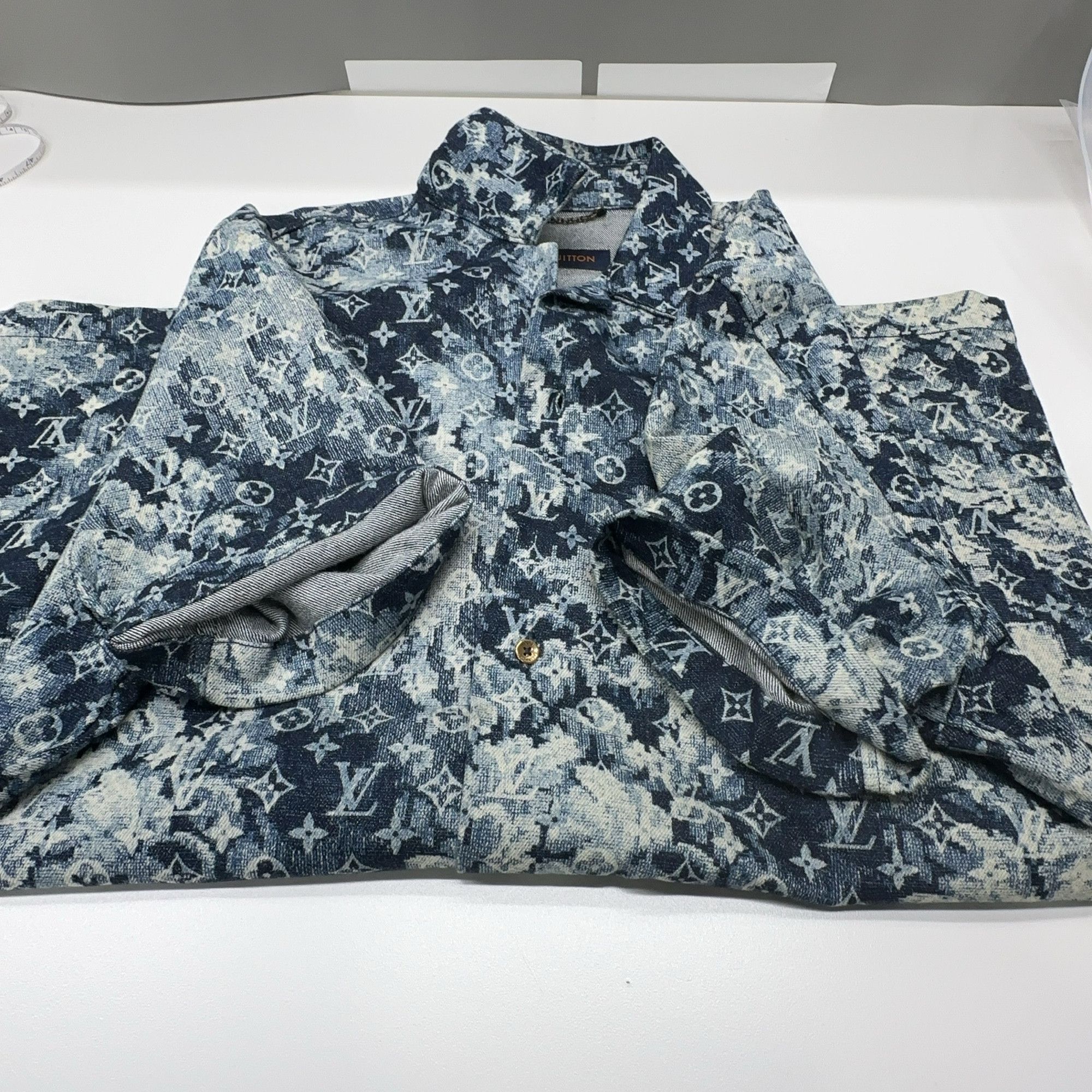 Louis Vuitton Louis Vuitton Monogram Denim Shirt Size M Size US M / EU 48-50 / 2 - 7 Thumbnail