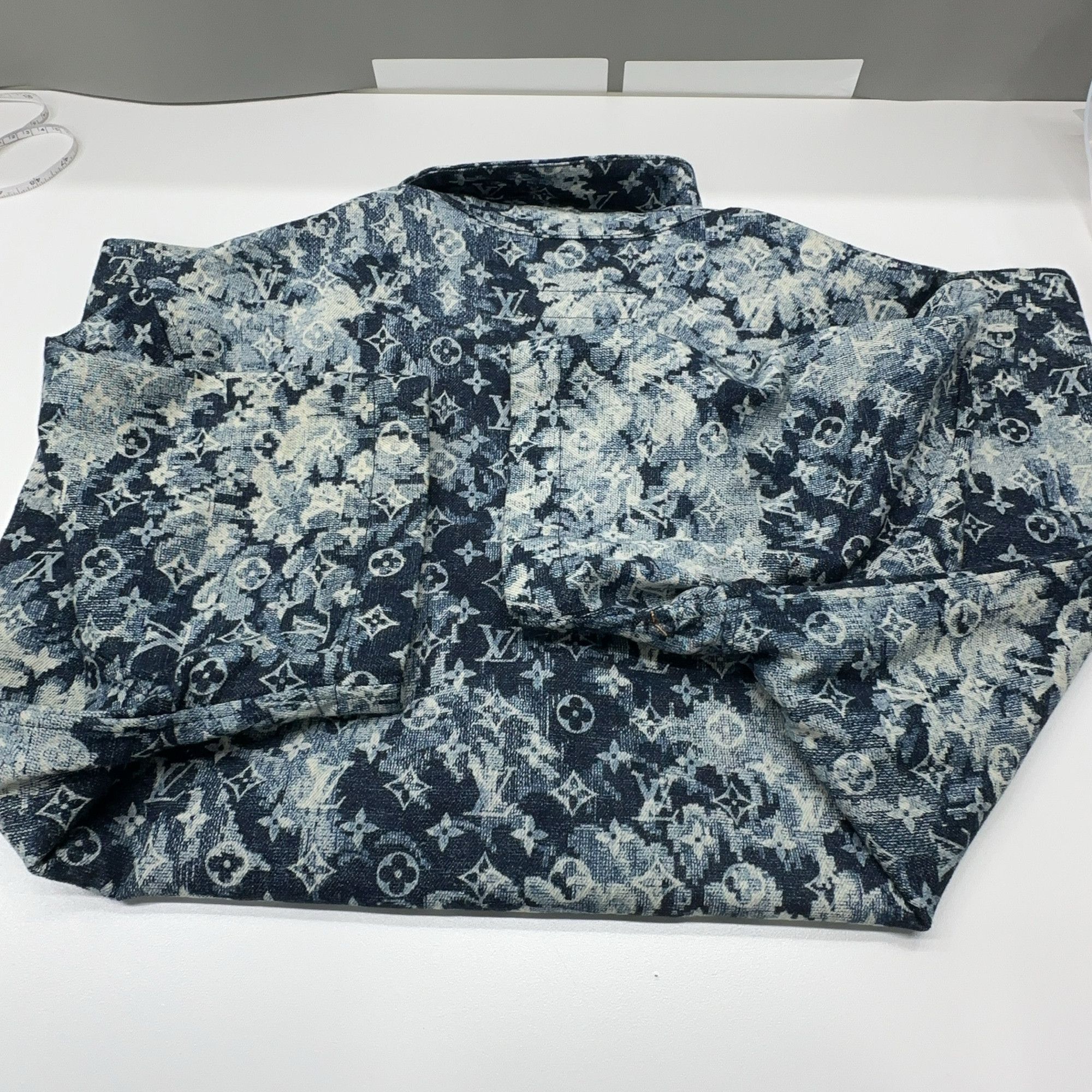 Louis Vuitton Louis Vuitton Monogram Denim Shirt Size M Size US M / EU 48-50 / 2 - 9 Thumbnail