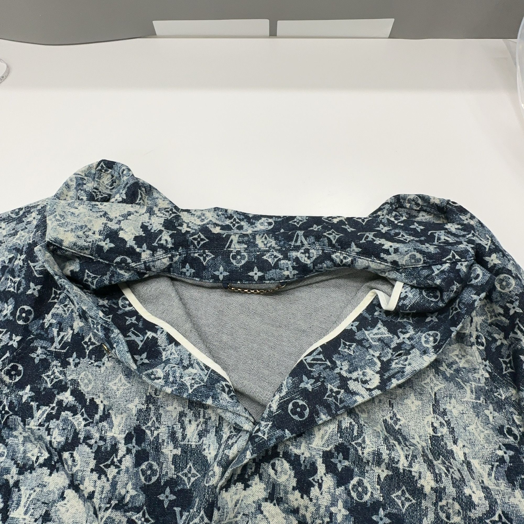 Louis Vuitton Louis Vuitton Monogram Denim Shirt Size M Size US M / EU 48-50 / 2 - 6 Thumbnail