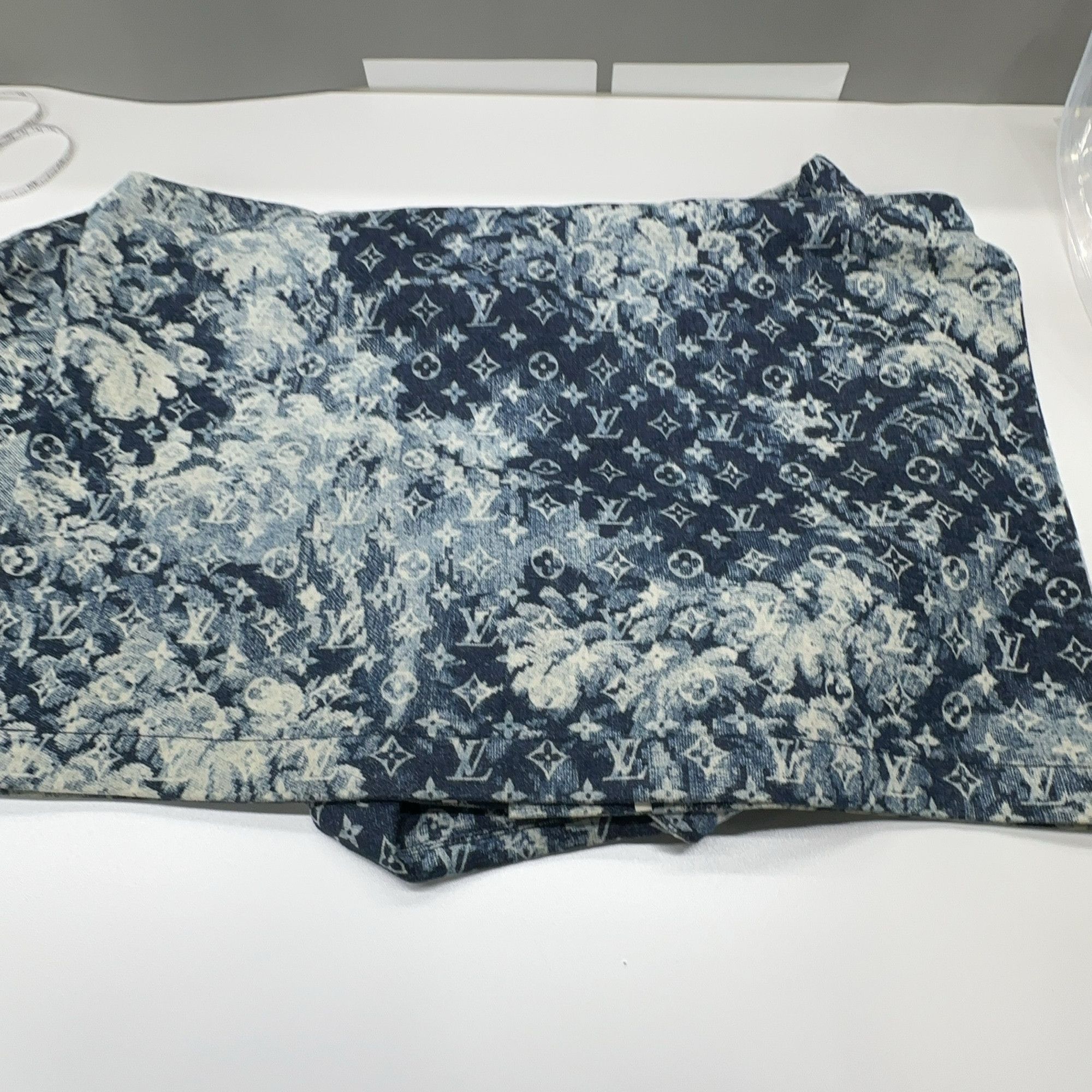 Louis Vuitton Louis Vuitton Monogram Denim Shirt Size M Size US M / EU 48-50 / 2 - 10 Thumbnail