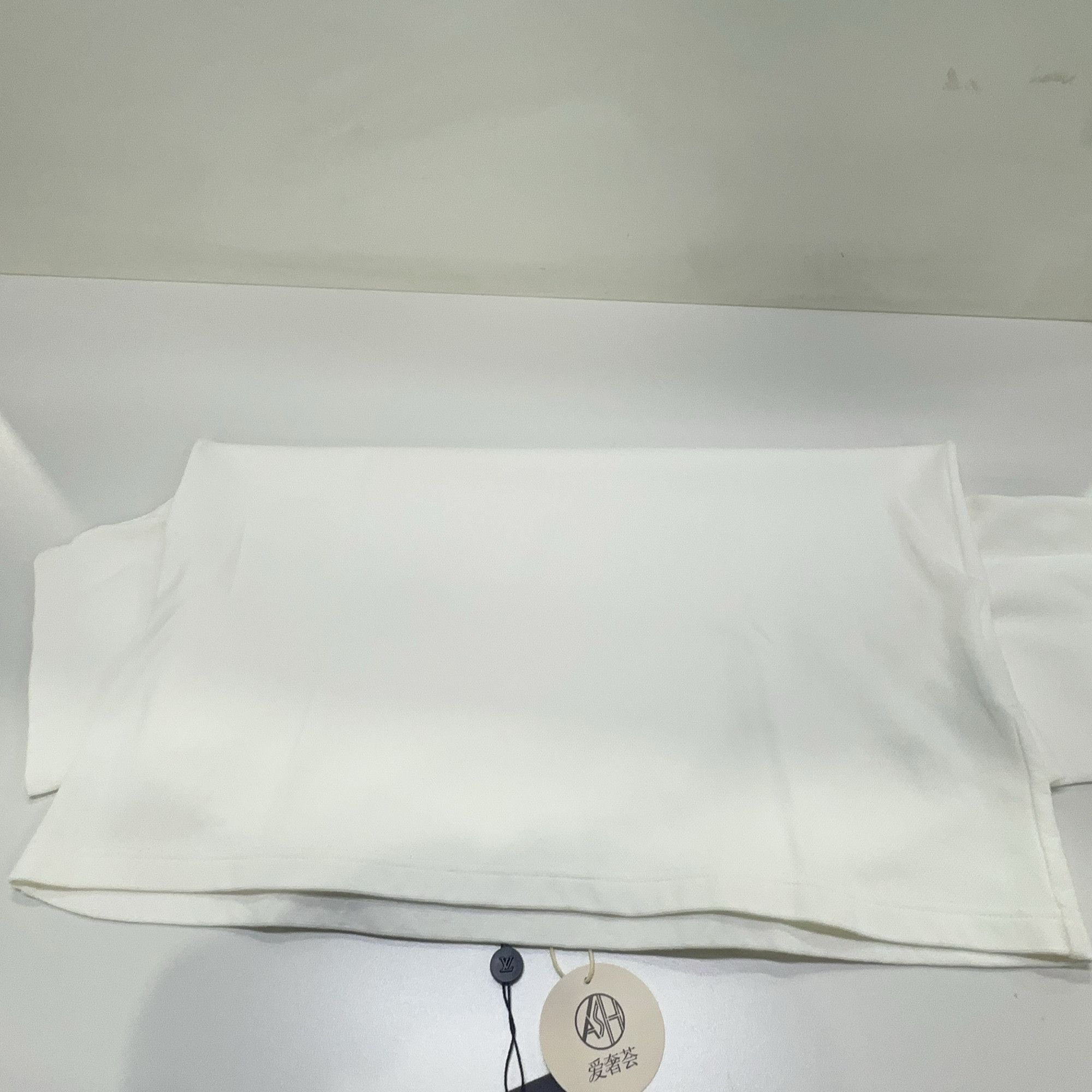 Louis Vuitton Louis Vuitton Monogram Texture Pocket T-Shirt Size M Size US M / EU 48-50 / 2 - 8 Thumbnail