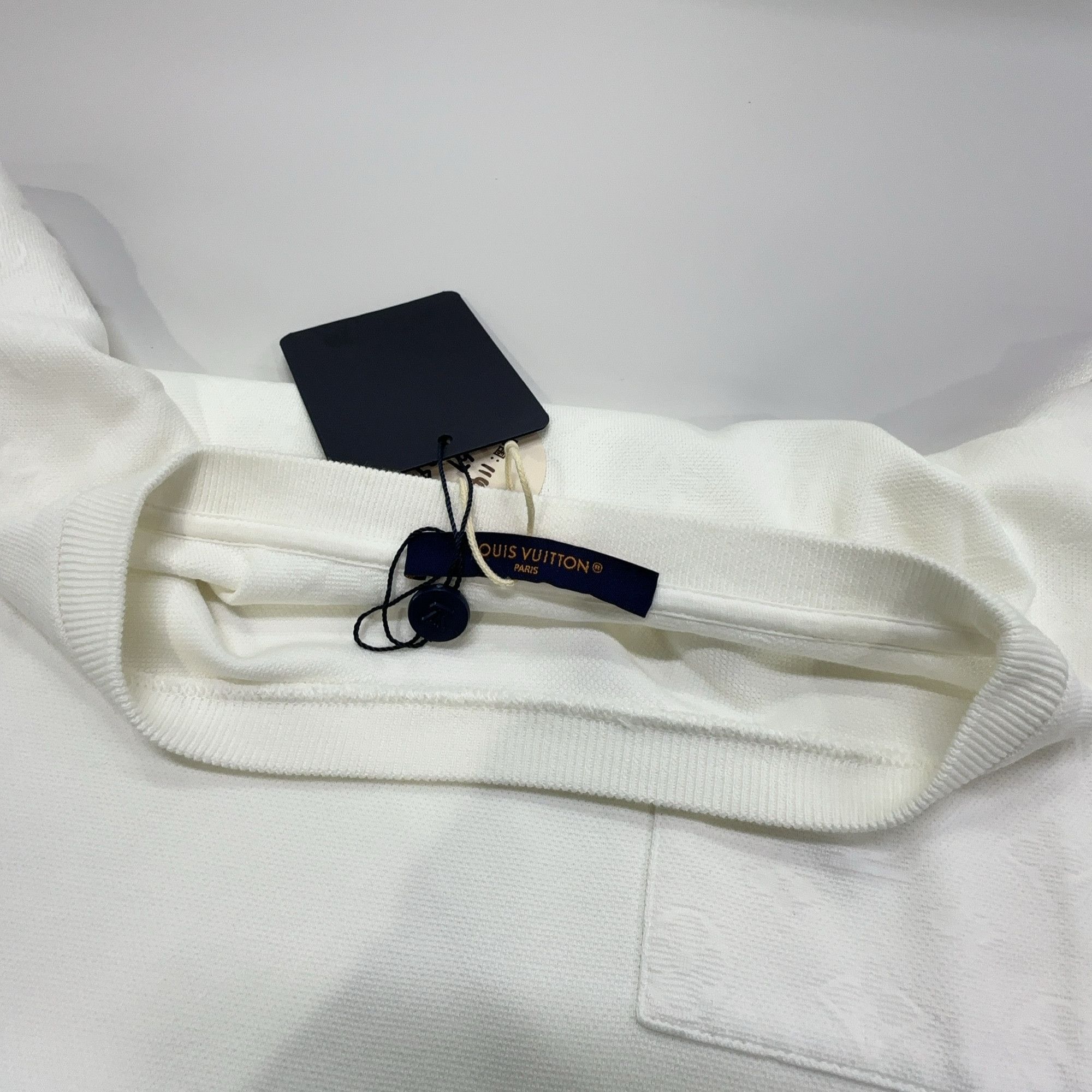 Louis Vuitton Louis Vuitton Monogram Texture Pocket T-Shirt Size M Size US M / EU 48-50 / 2 - 6 Thumbnail
