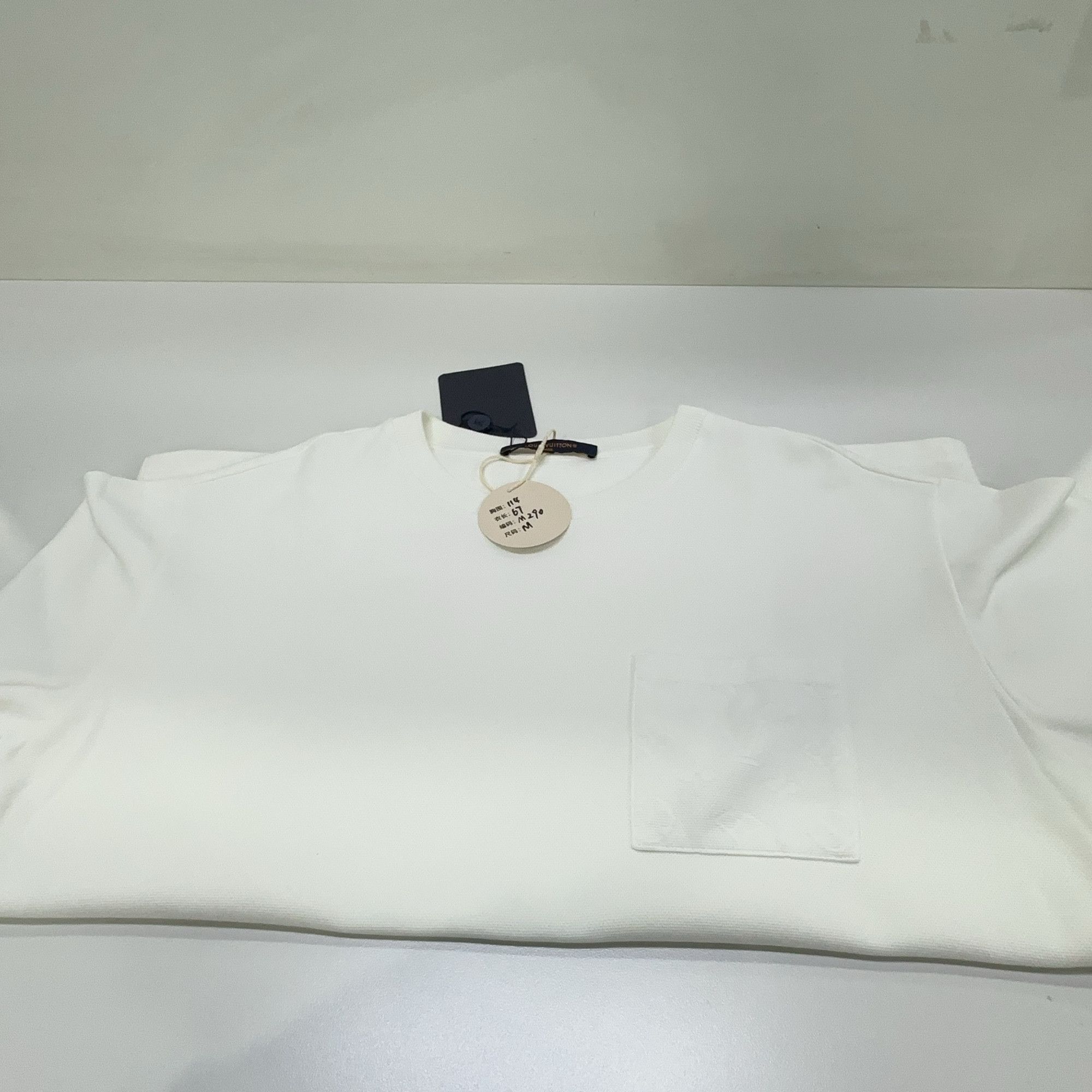 Louis Vuitton Louis Vuitton Monogram Texture Pocket T-Shirt Size M Size US M / EU 48-50 / 2 - 7 Thumbnail
