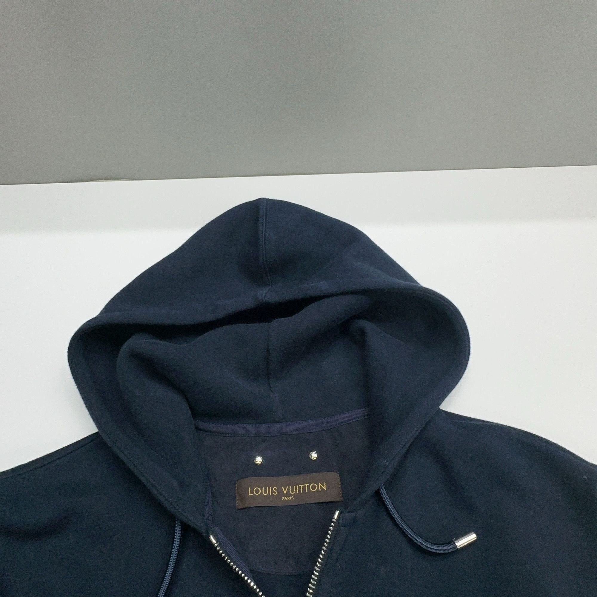 Louis Vuitton Louis Vuitton Small Logo Zip Hoodie Size S Size US S / EU 44-46 / 1 - 5 Thumbnail