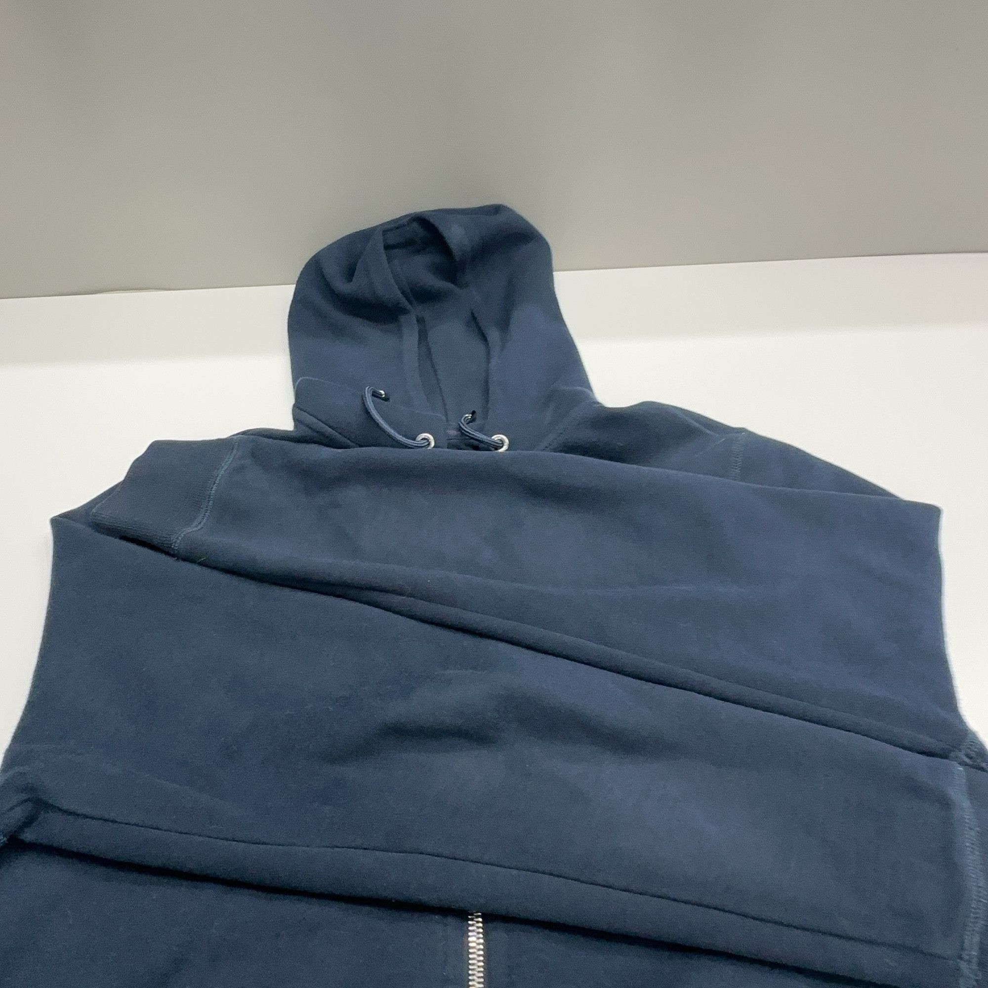 Louis Vuitton Louis Vuitton Small Logo Zip Hoodie Size S Size US S / EU 44-46 / 1 - 11 Thumbnail