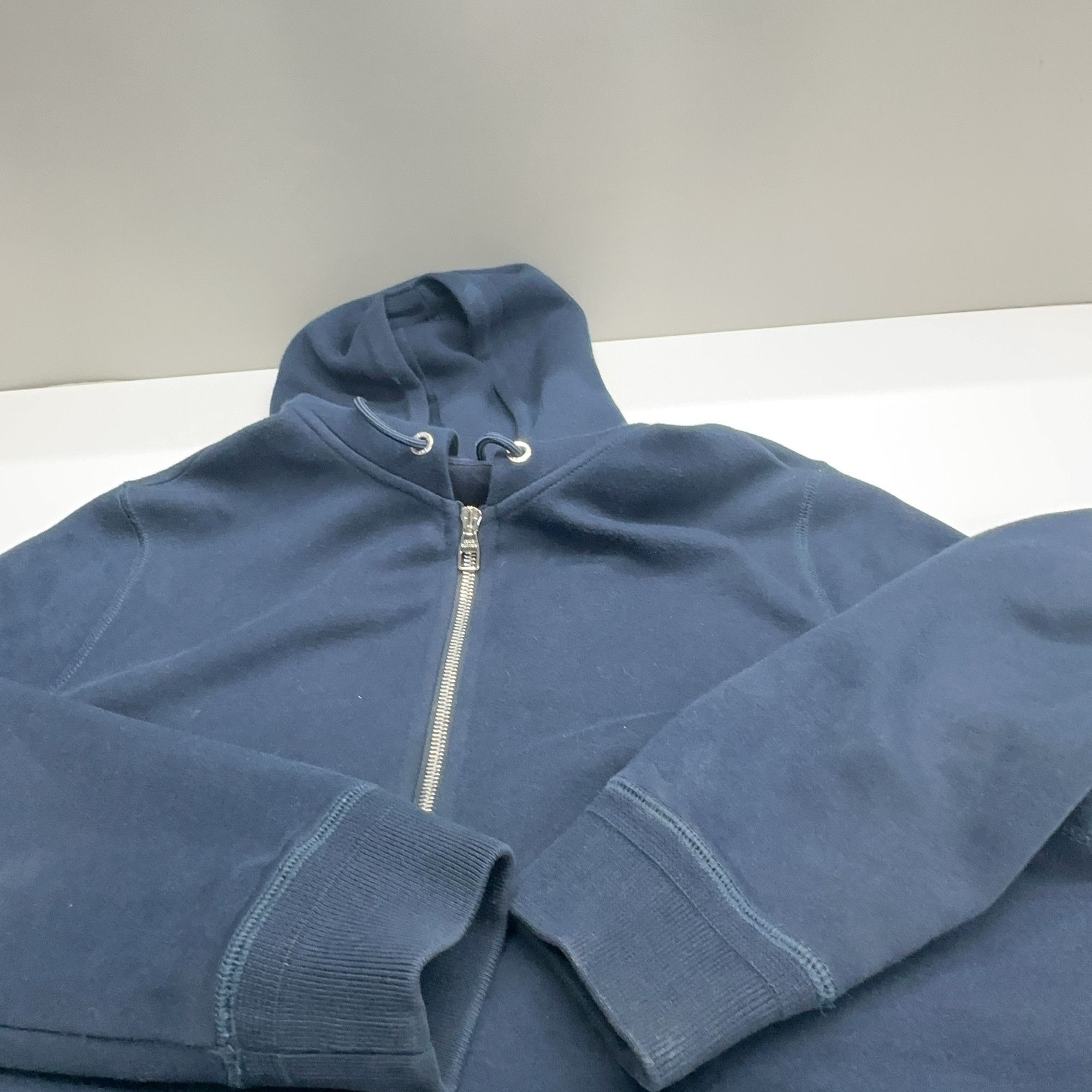 Louis Vuitton Louis Vuitton Small Logo Zip Hoodie Size S Size US S / EU 44-46 / 1 - 12 Thumbnail
